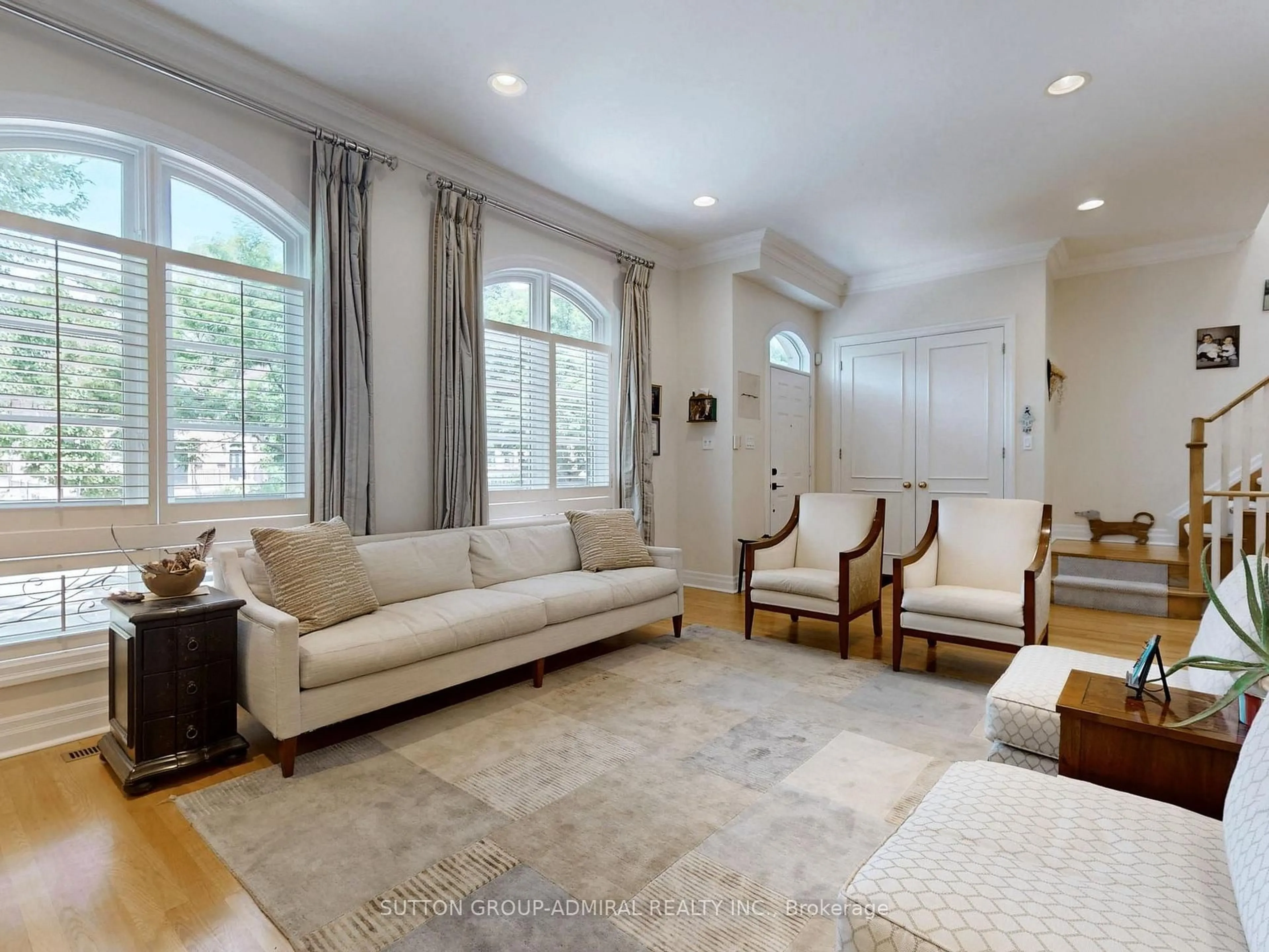 Living room with furniture, unknown for 487 Lytton Blvd, Toronto Ontario M5N 1S5