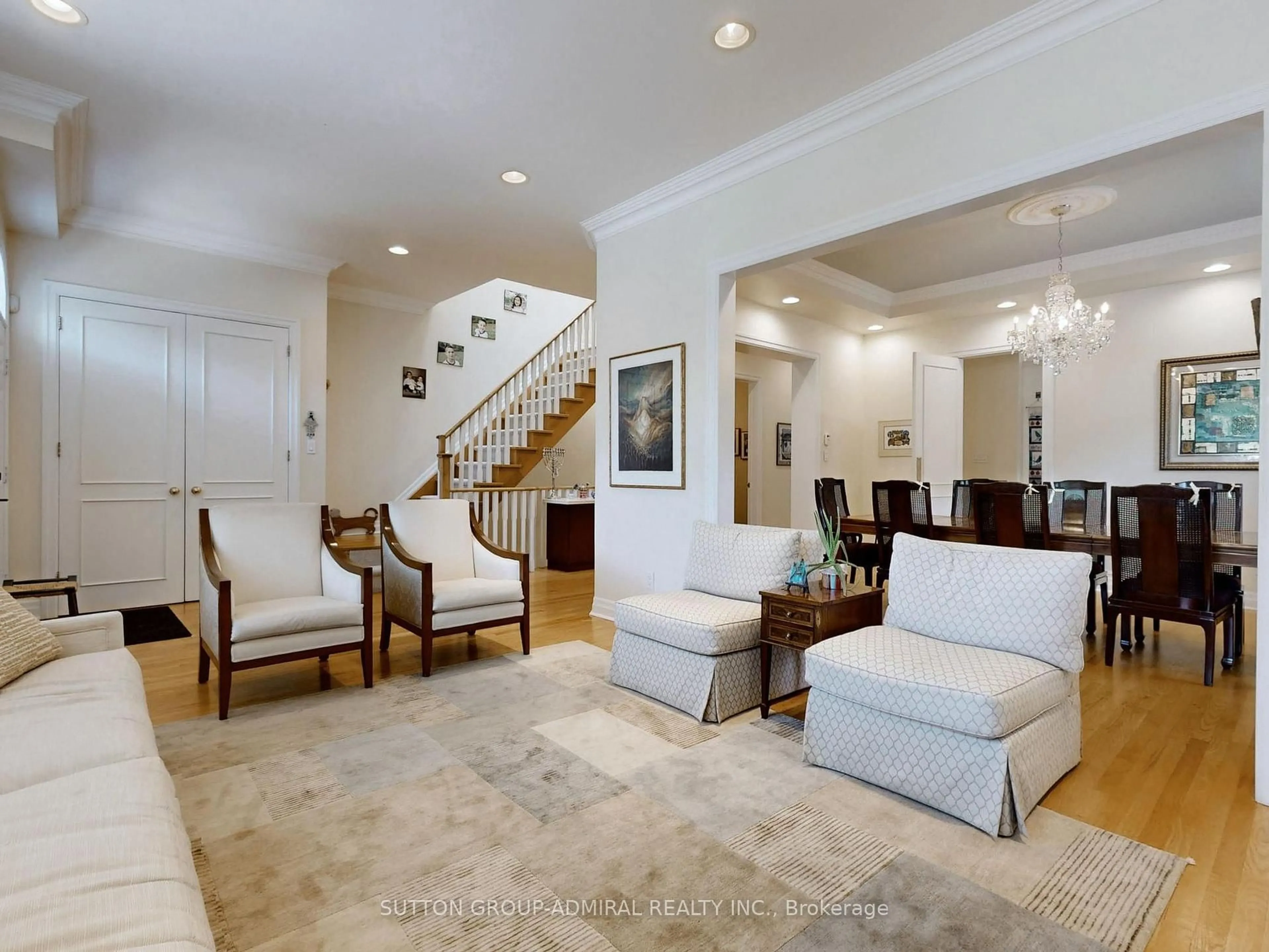 Living room with furniture, unknown for 487 Lytton Blvd, Toronto Ontario M5N 1S5
