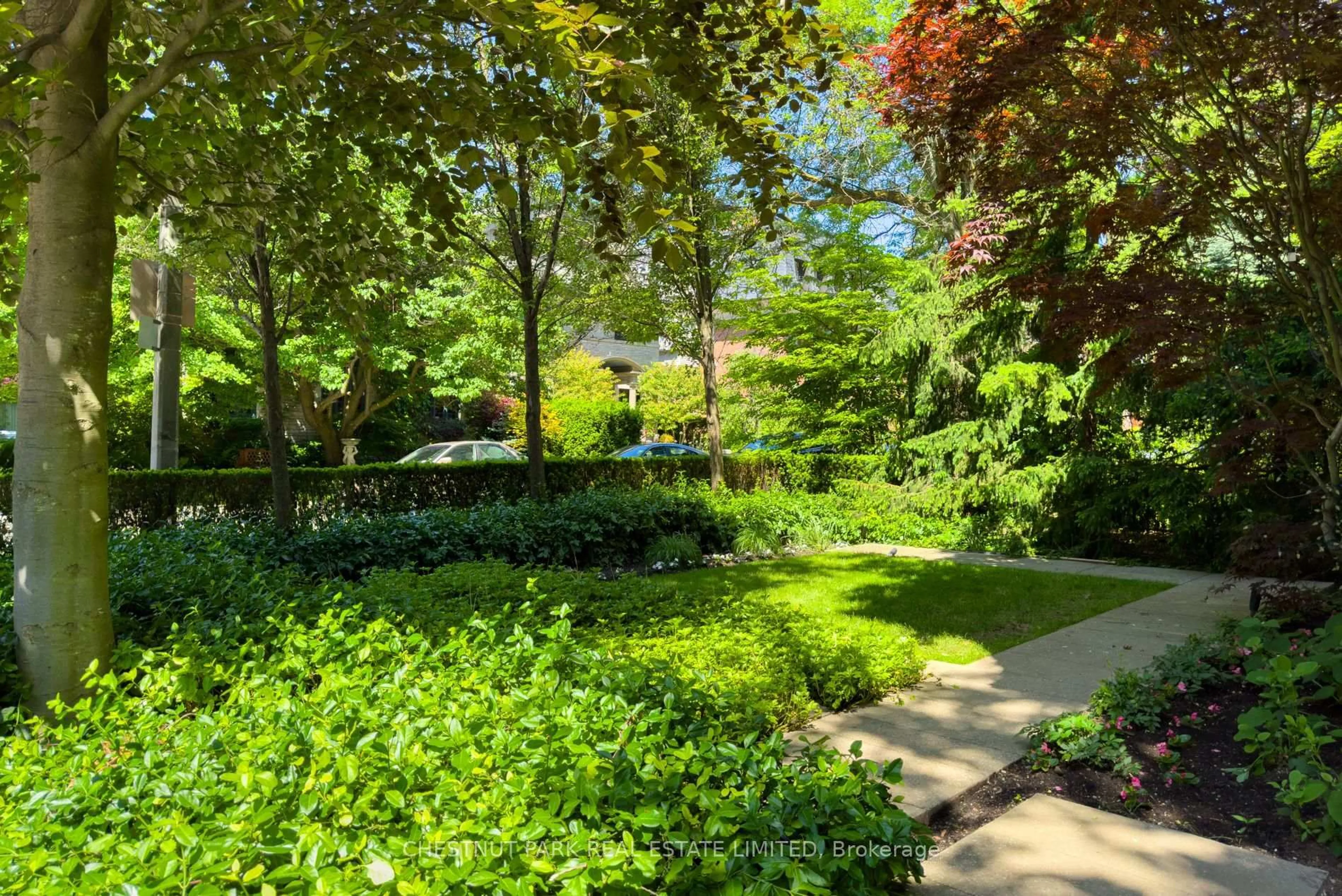 Patio, street for 1 Hawthorn Ave, Toronto Ontario M4W 2Z1