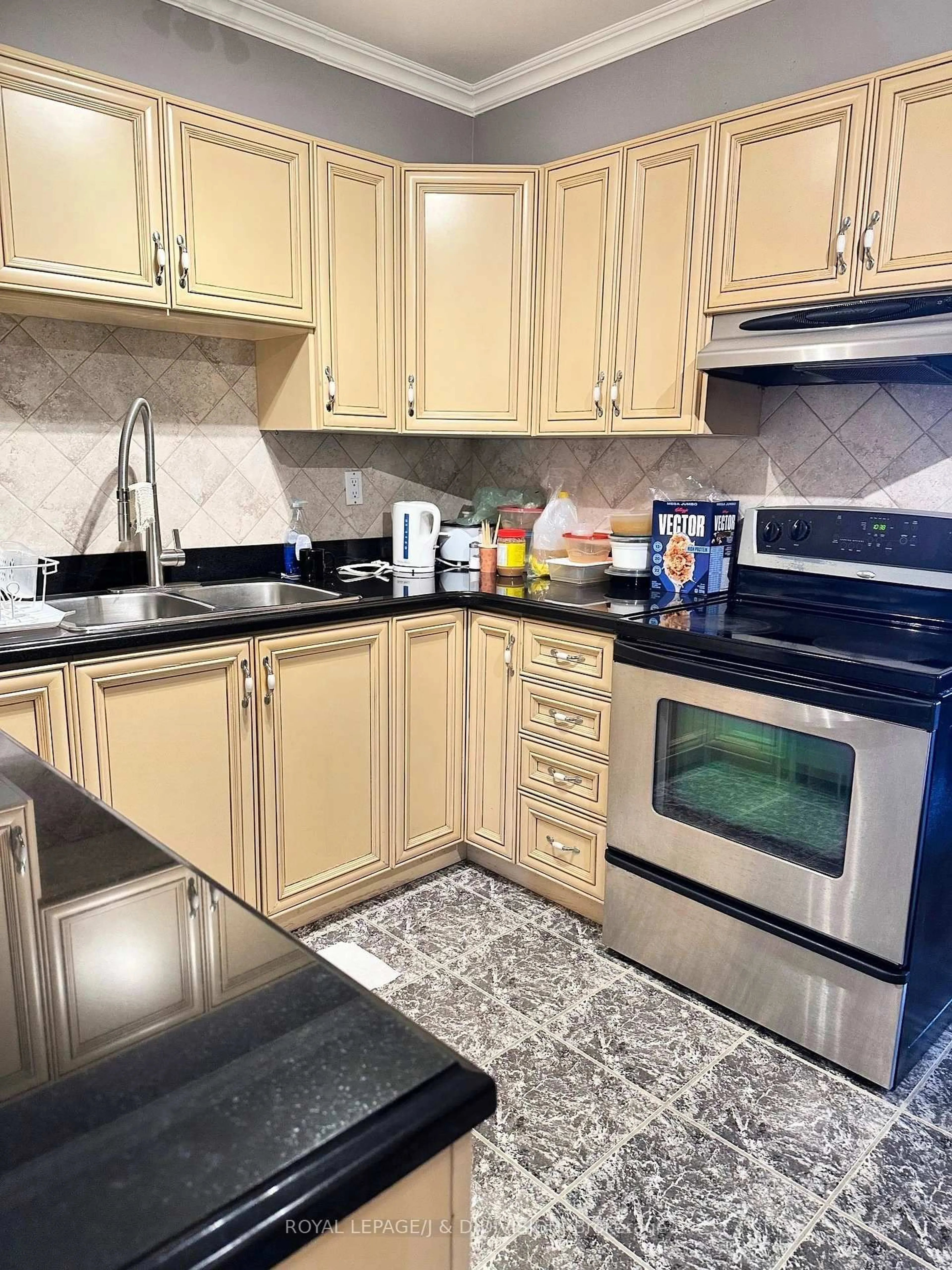 Standard kitchen, ceramic/tile floor for 130 Neptune Dr #1510, Toronto Ontario M6A 1X5
