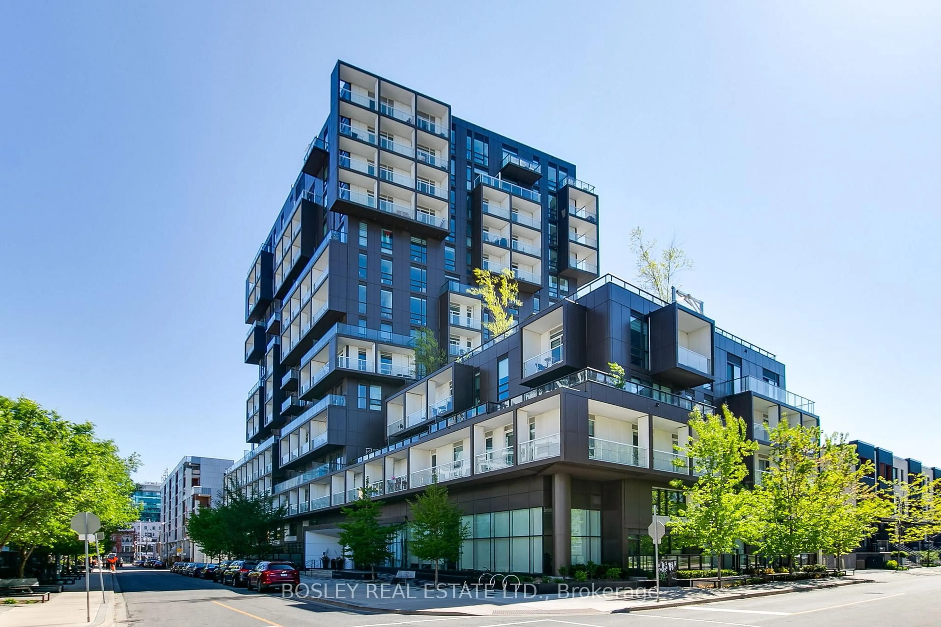 Patio, building for 80 Vanauley St #PH16, Toronto Ontario M5T 0T9