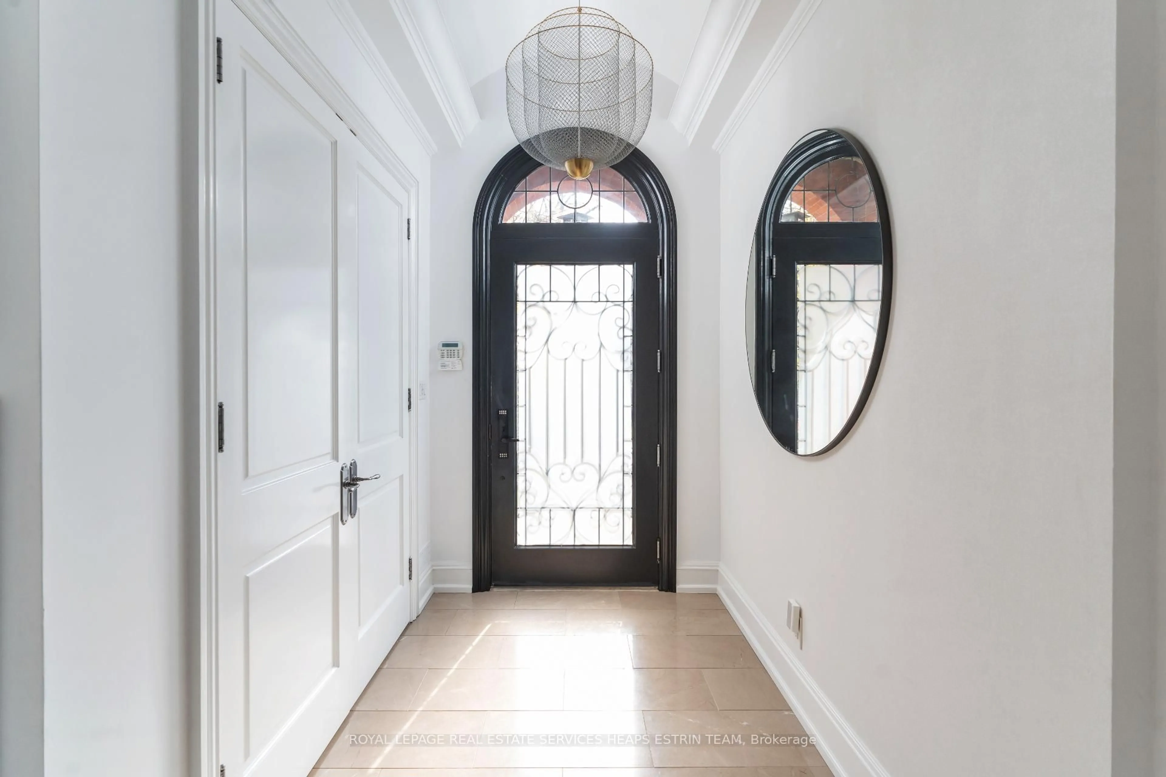 Indoor entryway for 88 Binscarth Rd, Toronto Ontario M4W 1Y4
