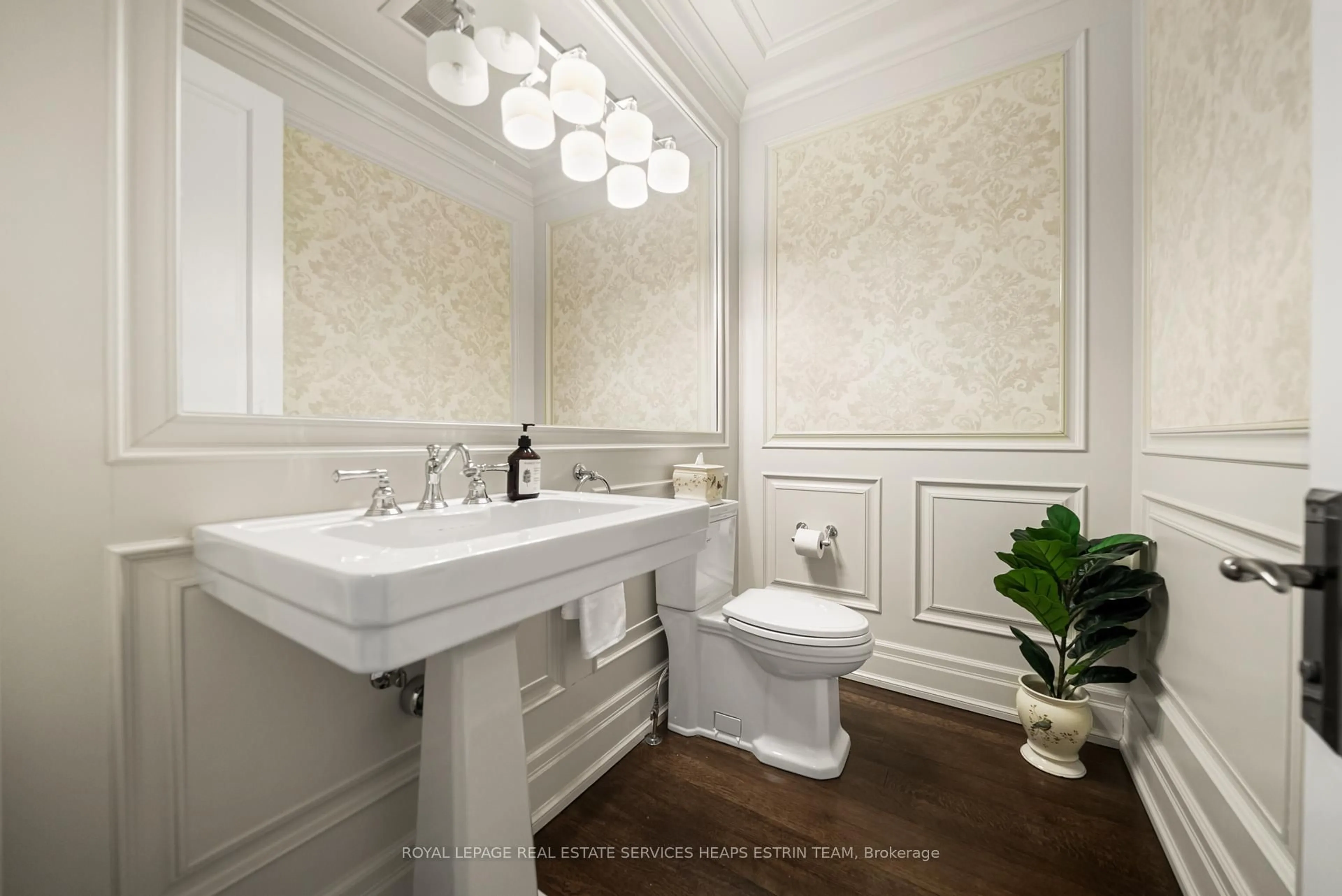 Standard bathroom, ceramic/tile floor for 243 Rose Park Dr, Toronto Ontario M4T 1R6