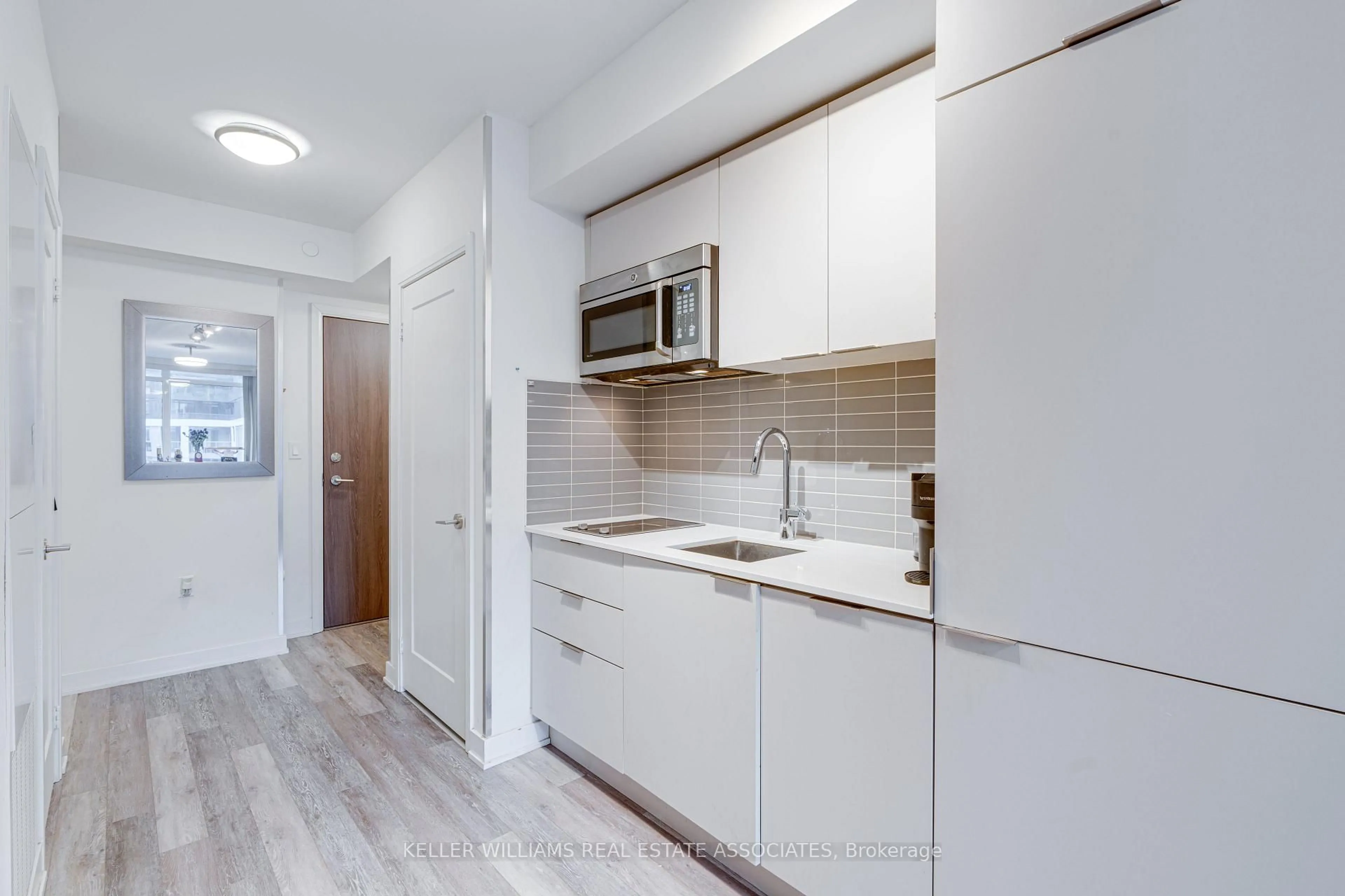 Standard kitchen, unknown for 576 Front St #402, Toronto Ontario M5V 1C1