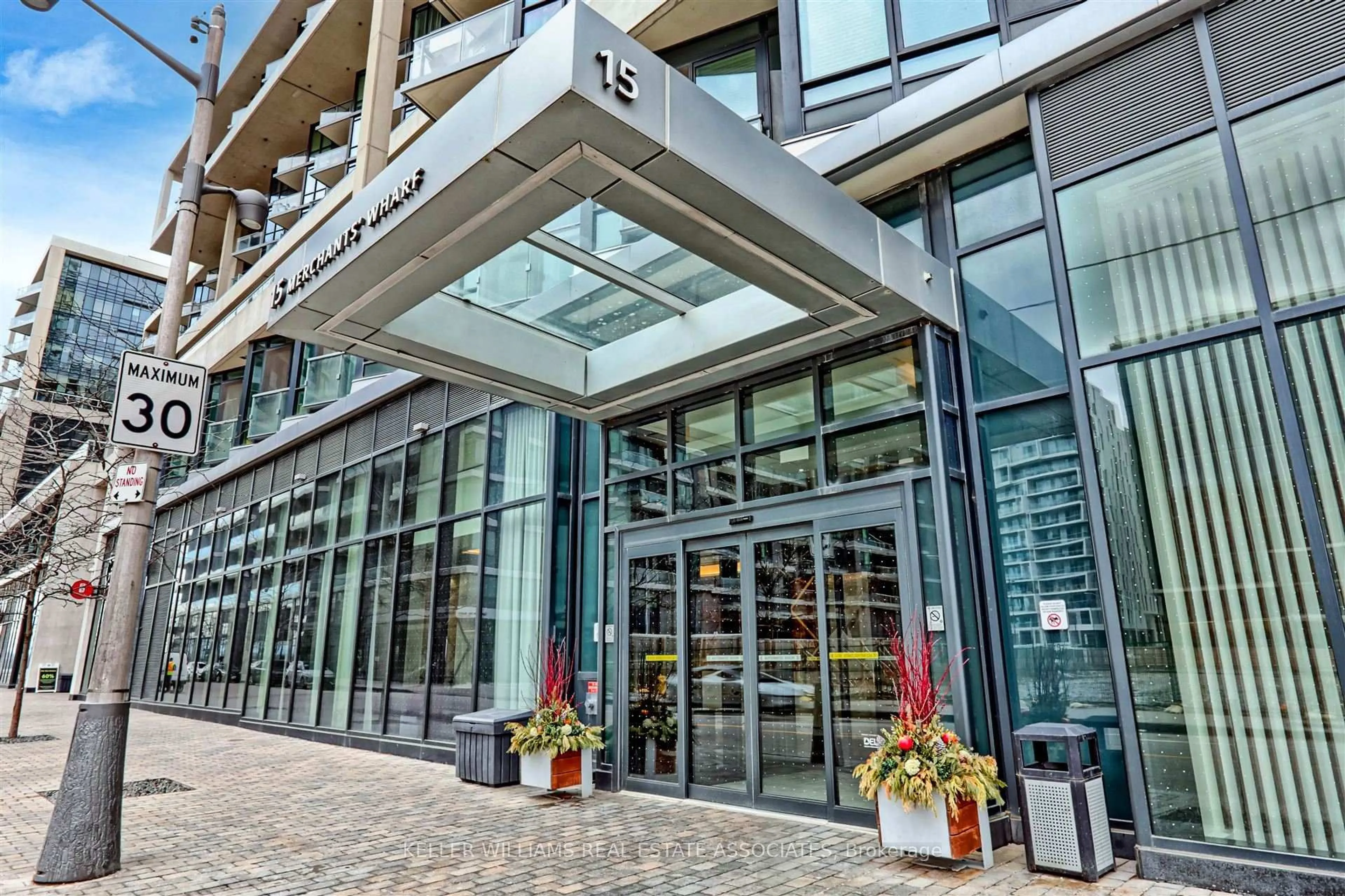 Indoor foyer for 15 Merchants' Wharf N/A #303, Toronto Ontario M5A 0N8