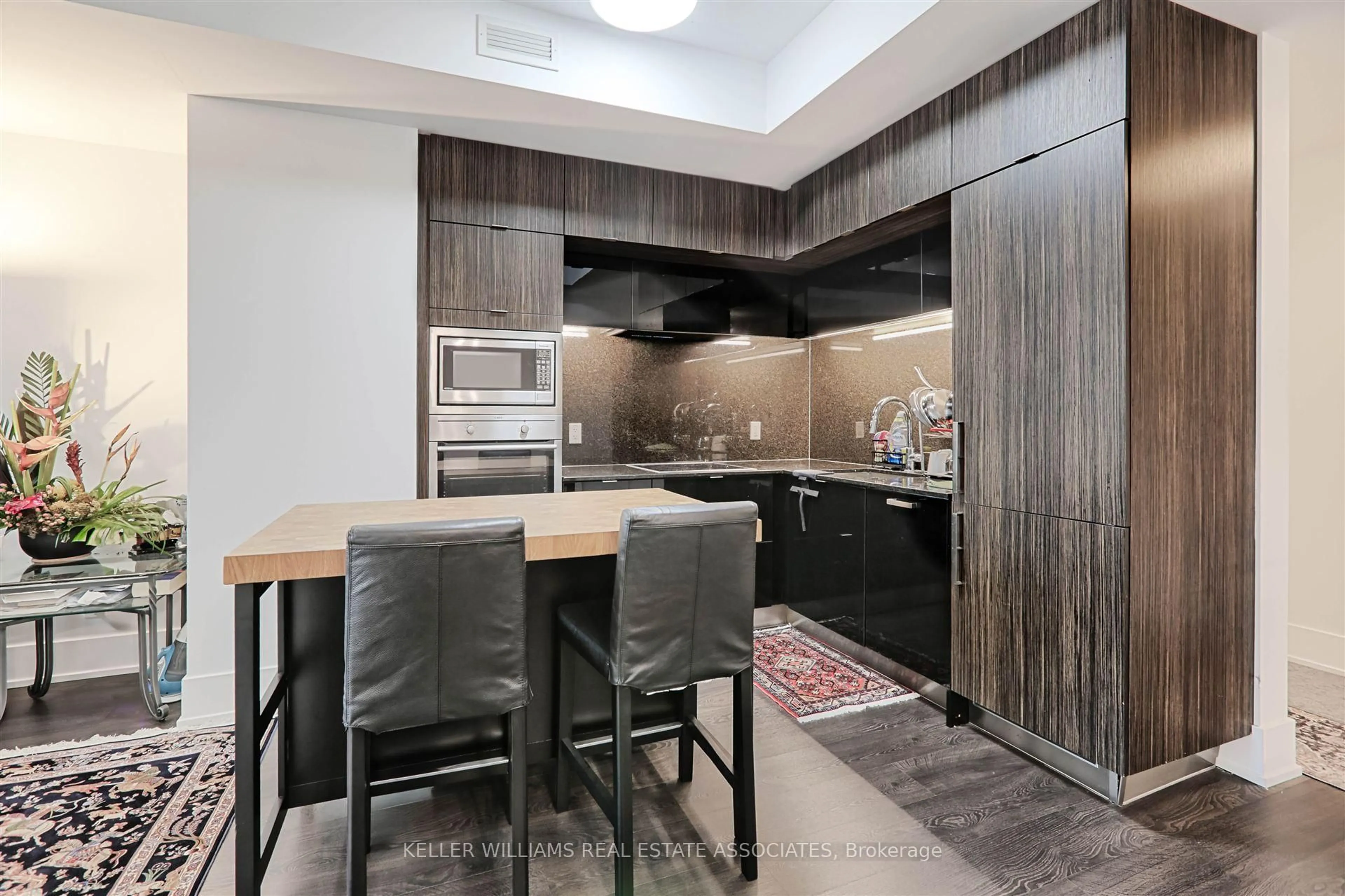 Contemporary kitchen, unknown for 15 Merchants' Wharf N/A #303, Toronto Ontario M5A 0N8