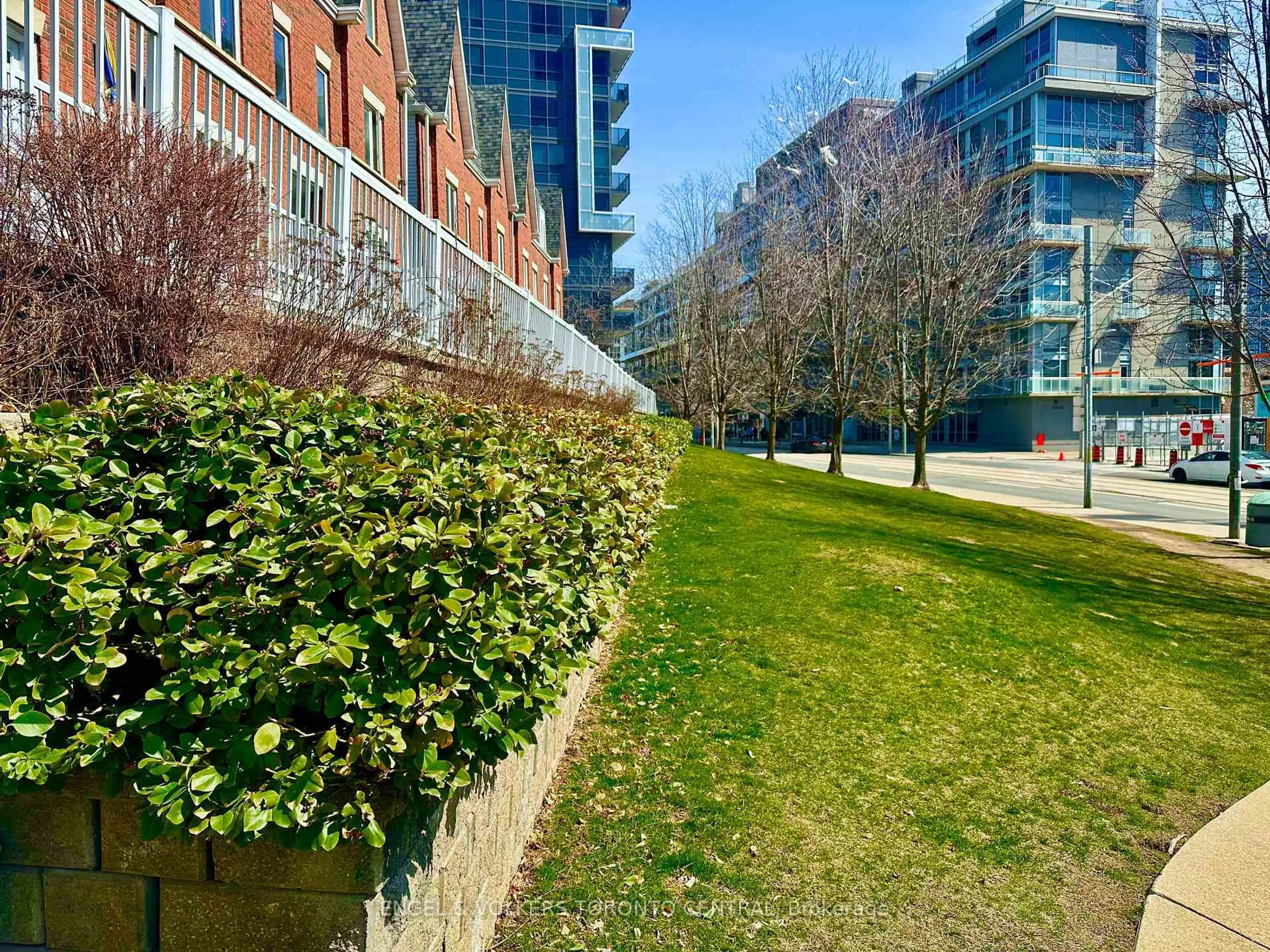 A pic from outside/outdoor area/front of a property/back of a property/a pic from drone, street for 12 Sudbury St #603, Toronto Ontario M6J 3W7