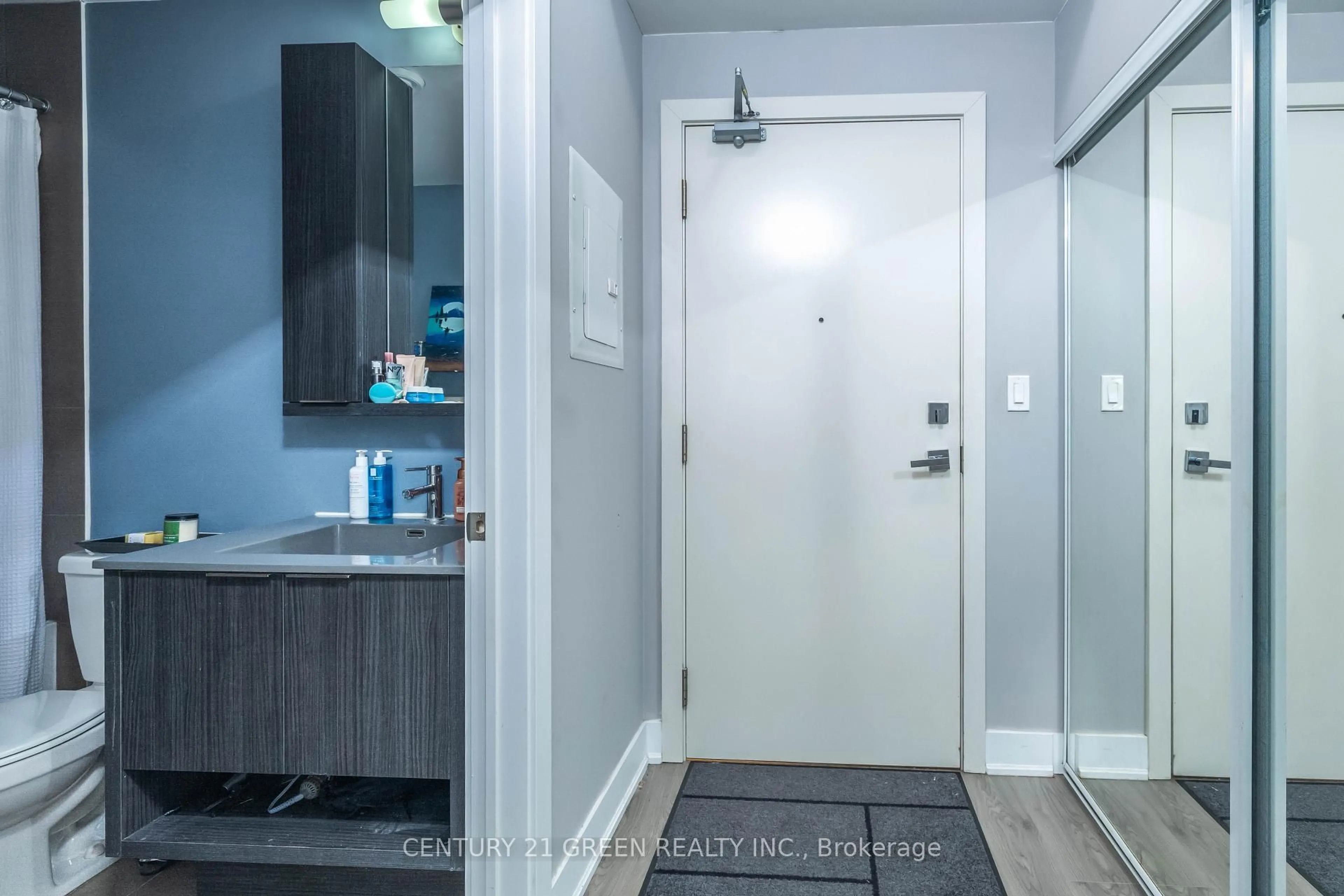 Indoor entryway for 99 The Donway West Rd #203, Toronto Ontario M3C 0N8