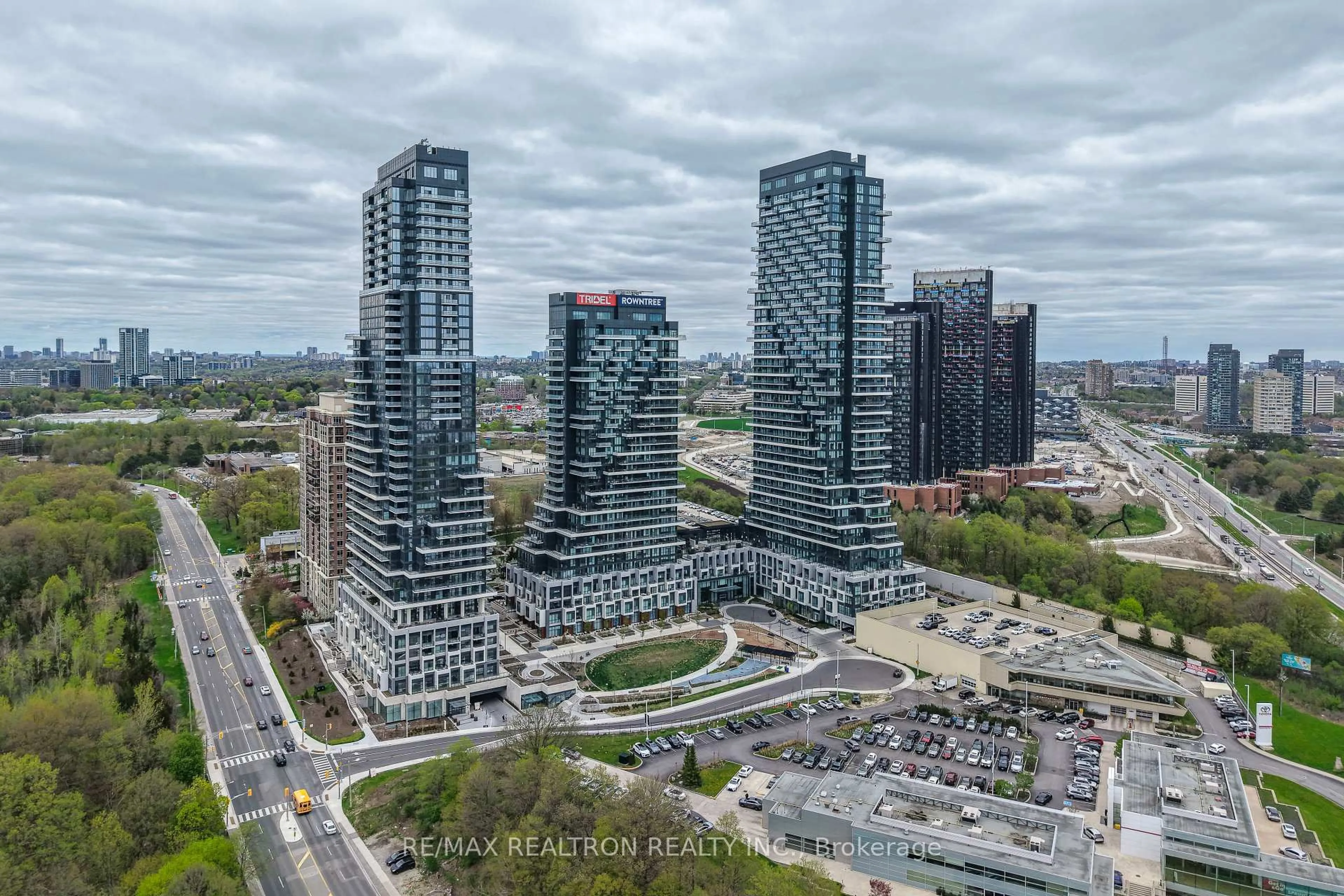 A pic from outside/outdoor area/front of a property/back of a property/a pic from drone, city buildings view from balcony for 10 Inn On The Park Dr #710, Toronto Ontario M3C 0P9