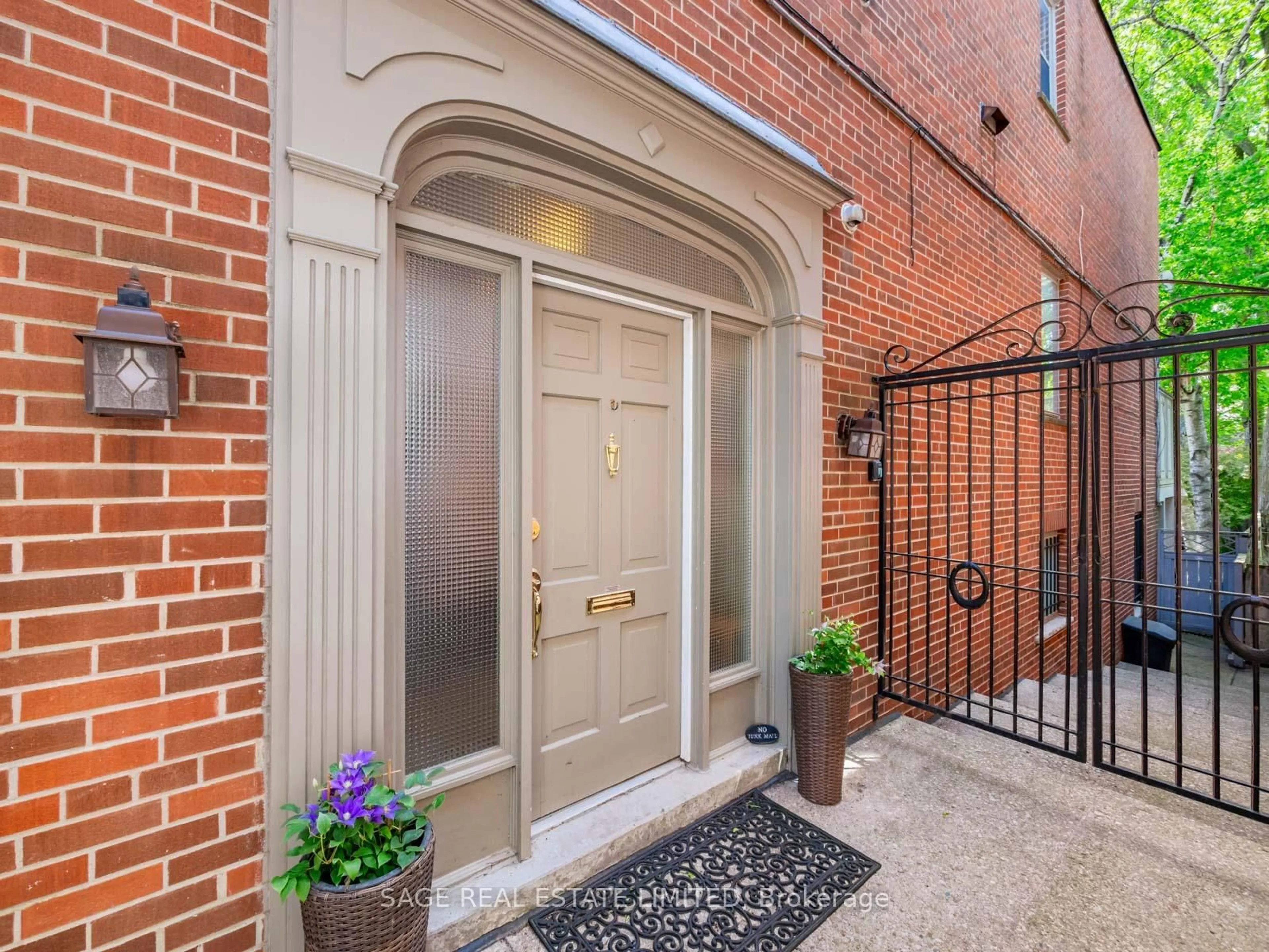 Indoor entryway for 88A Glen Rd, Toronto Ontario M4W 2V6