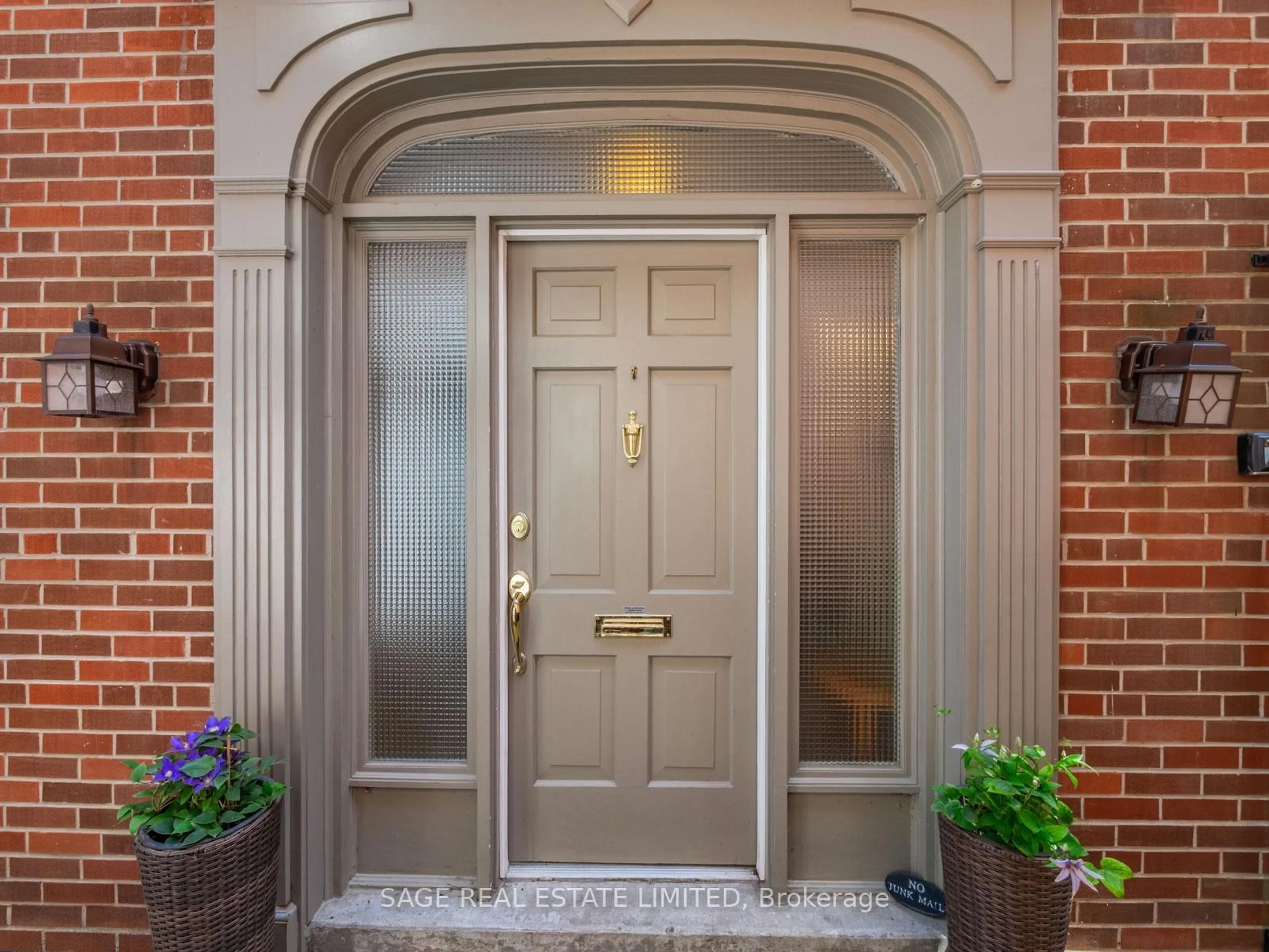 Indoor entryway for 88A Glen Rd, Toronto Ontario M4W 2V6