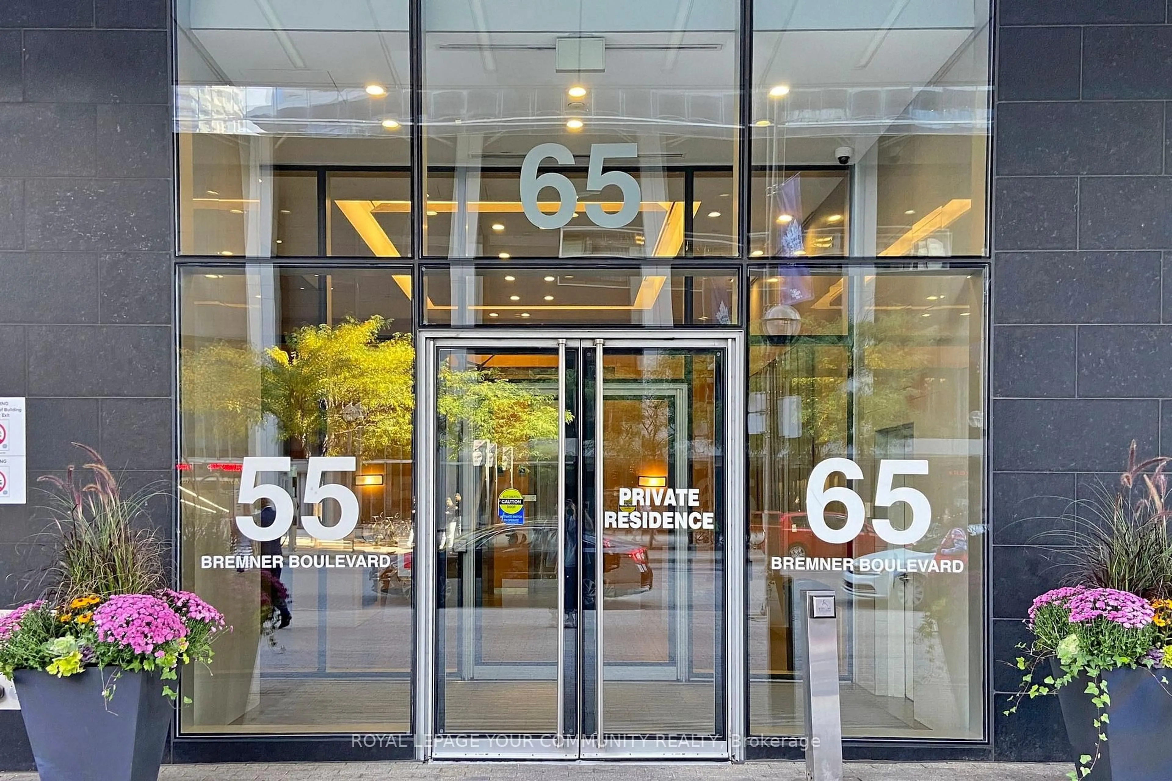 Indoor foyer for 55 Bremner Blvd #3001, Toronto Ontario M5J 0A6