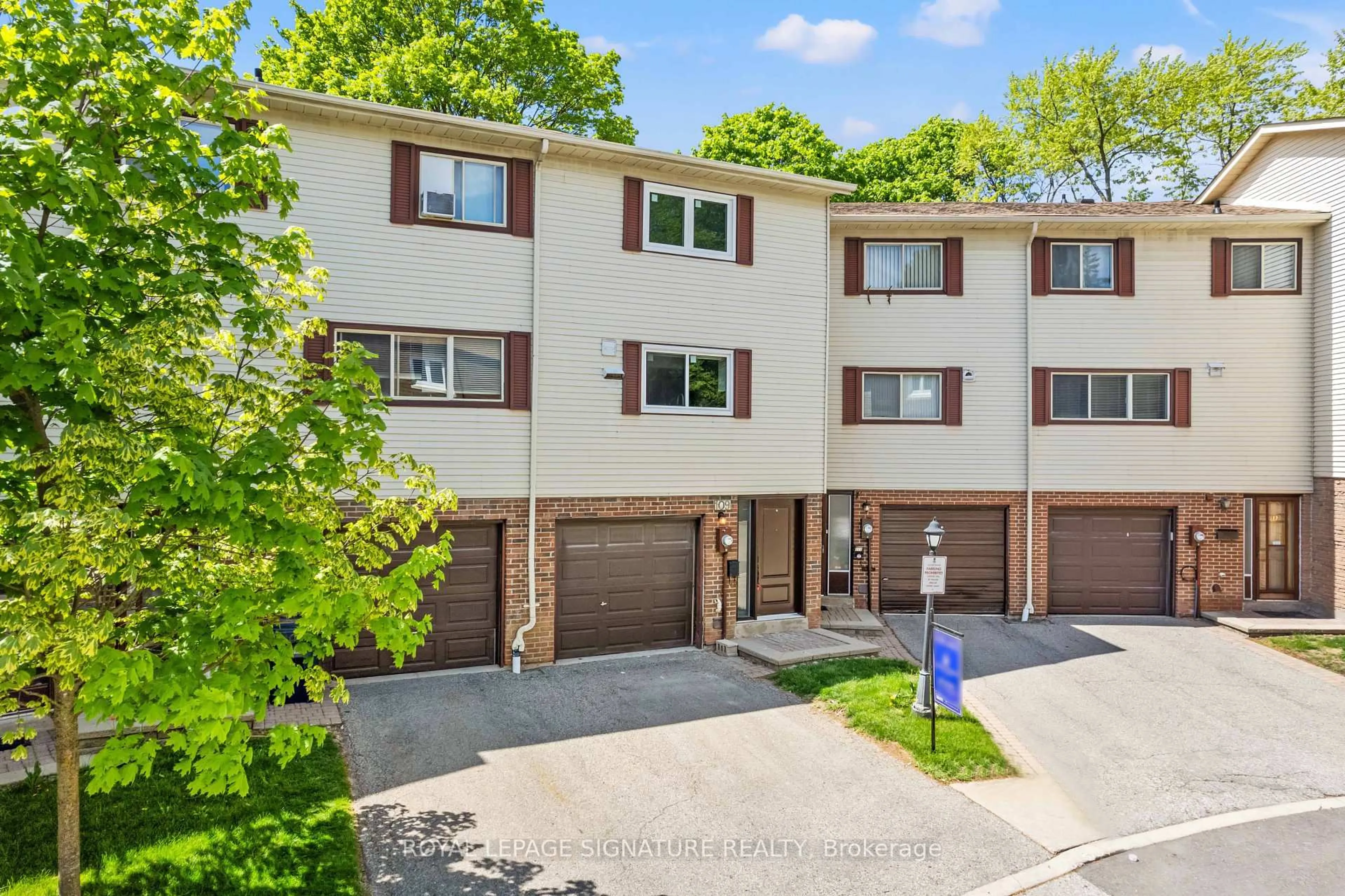 A pic from outside/outdoor area/front of a property/back of a property/a pic from drone, street for 109 Jenny Wrenway N/A #62, Toronto Ontario M2H 2Z1