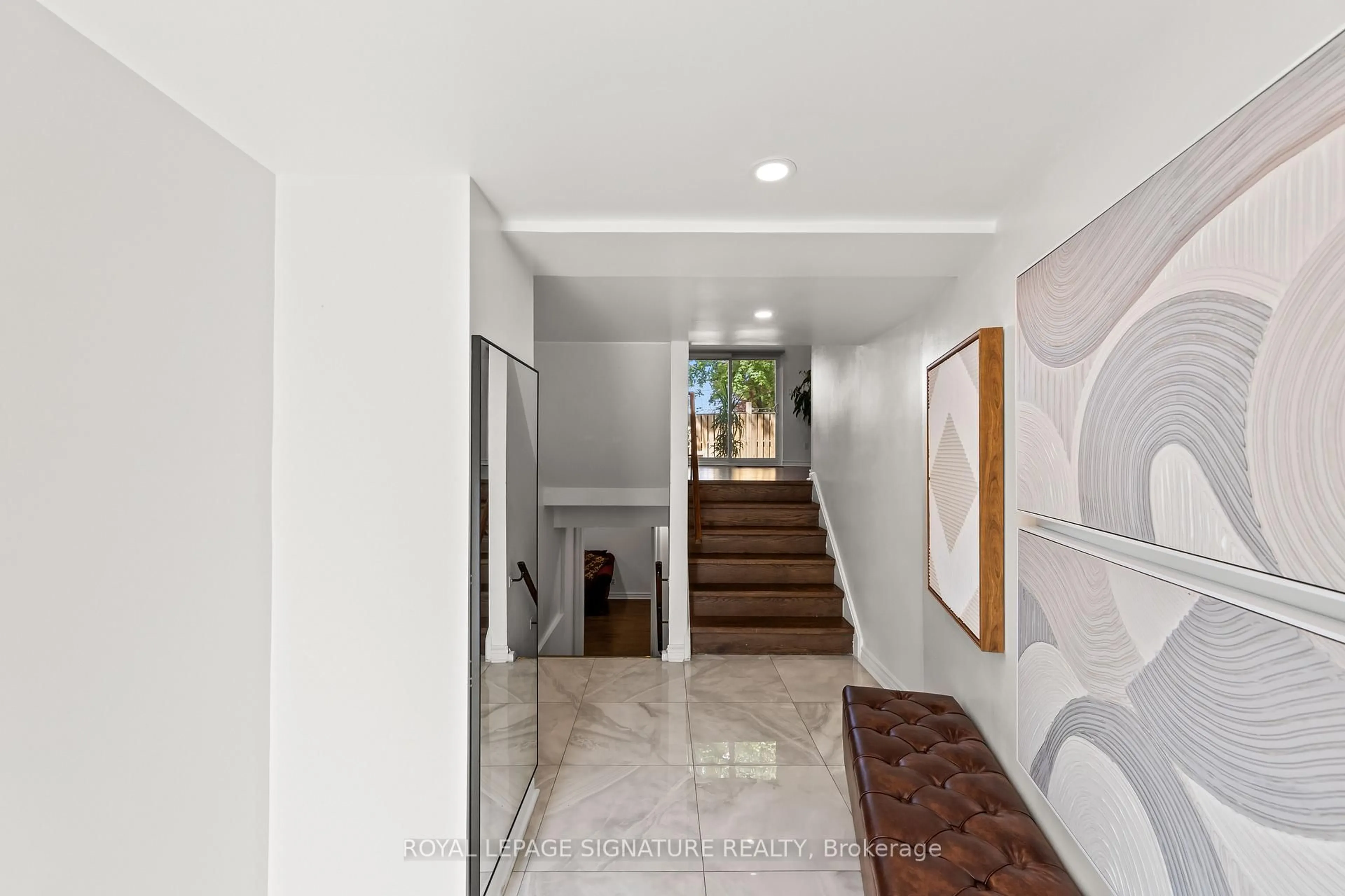 Indoor foyer for 109 Jenny Wrenway N/A #62, Toronto Ontario M2H 2Z1