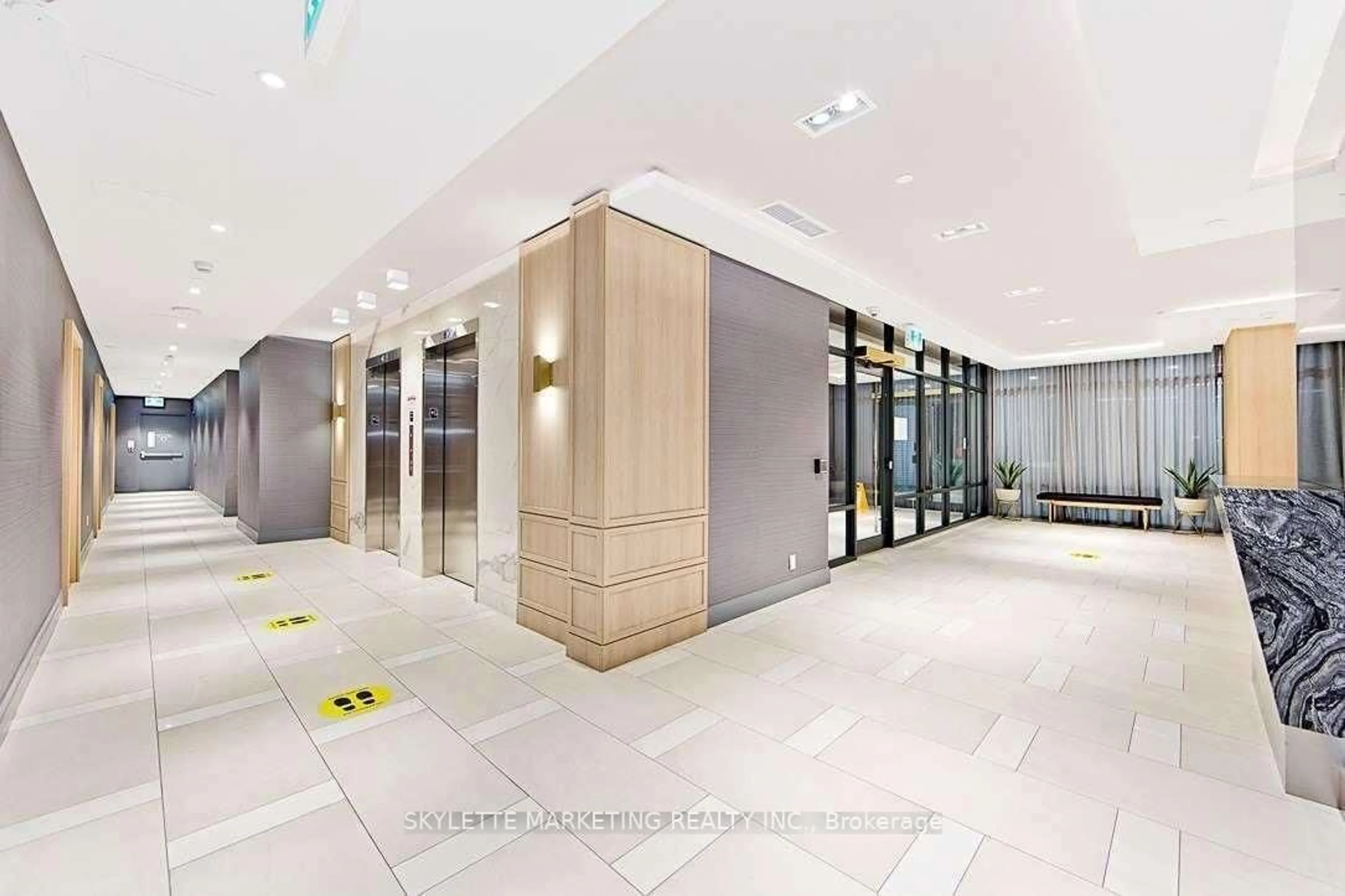 Indoor foyer for 621 Sheppard Ave #617, Toronto Ontario M2K 0G4