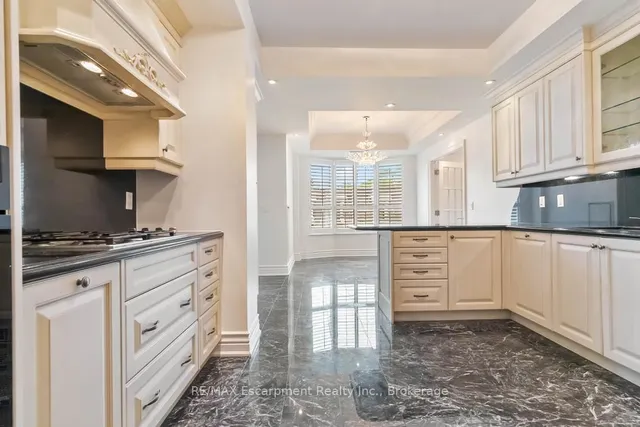 Additional property image - 68 Yorkville Ave Unit 304