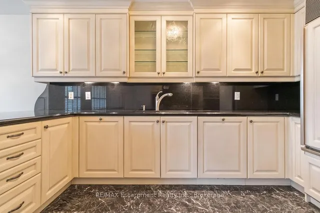 Additional property image - 68 Yorkville Ave Unit 304