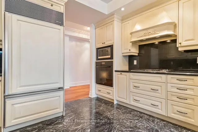 Additional property image - 68 Yorkville Ave Unit 304