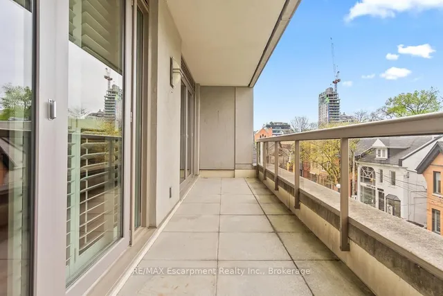 Additional property image - 68 Yorkville Ave Unit 304