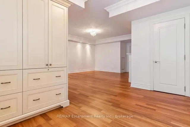 Additional property image - 68 Yorkville Ave Unit 304