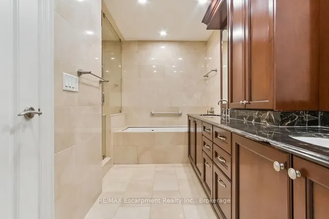 Additional property image - 68 Yorkville Ave Unit 304