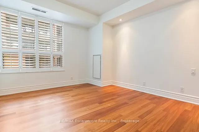 Additional property image - 68 Yorkville Ave Unit 304