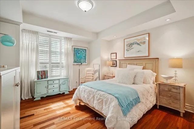 Additional property image - 68 Yorkville Ave Unit 304