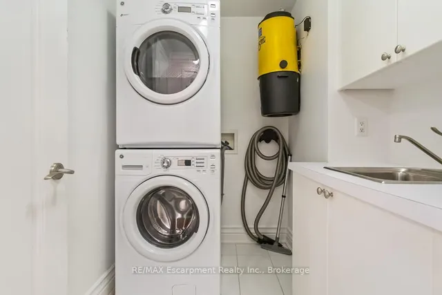Additional property image - 68 Yorkville Ave Unit 304