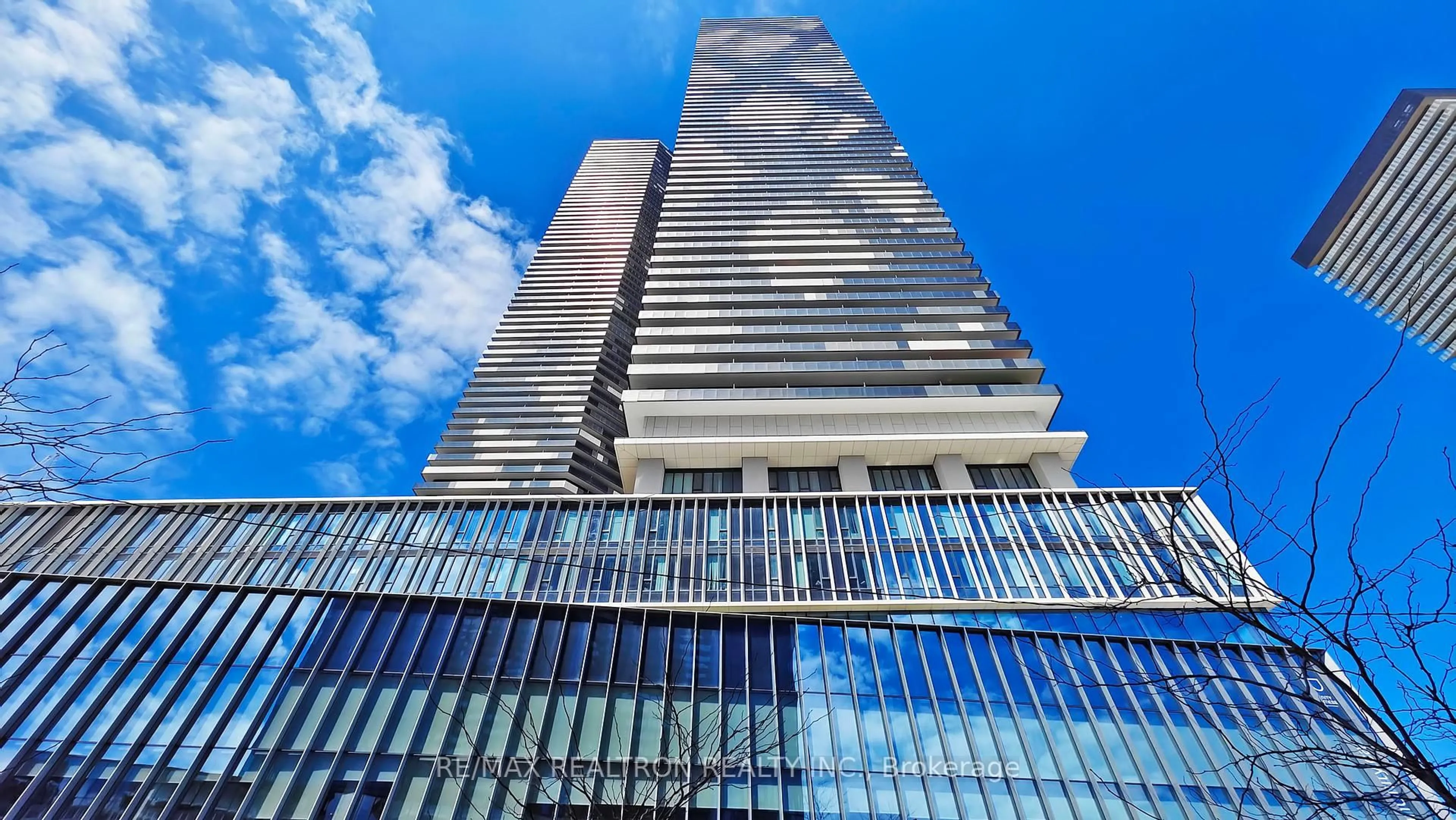 Indoor foyer for 138 Downes St #4008, Toronto Ontario M5E 0E4