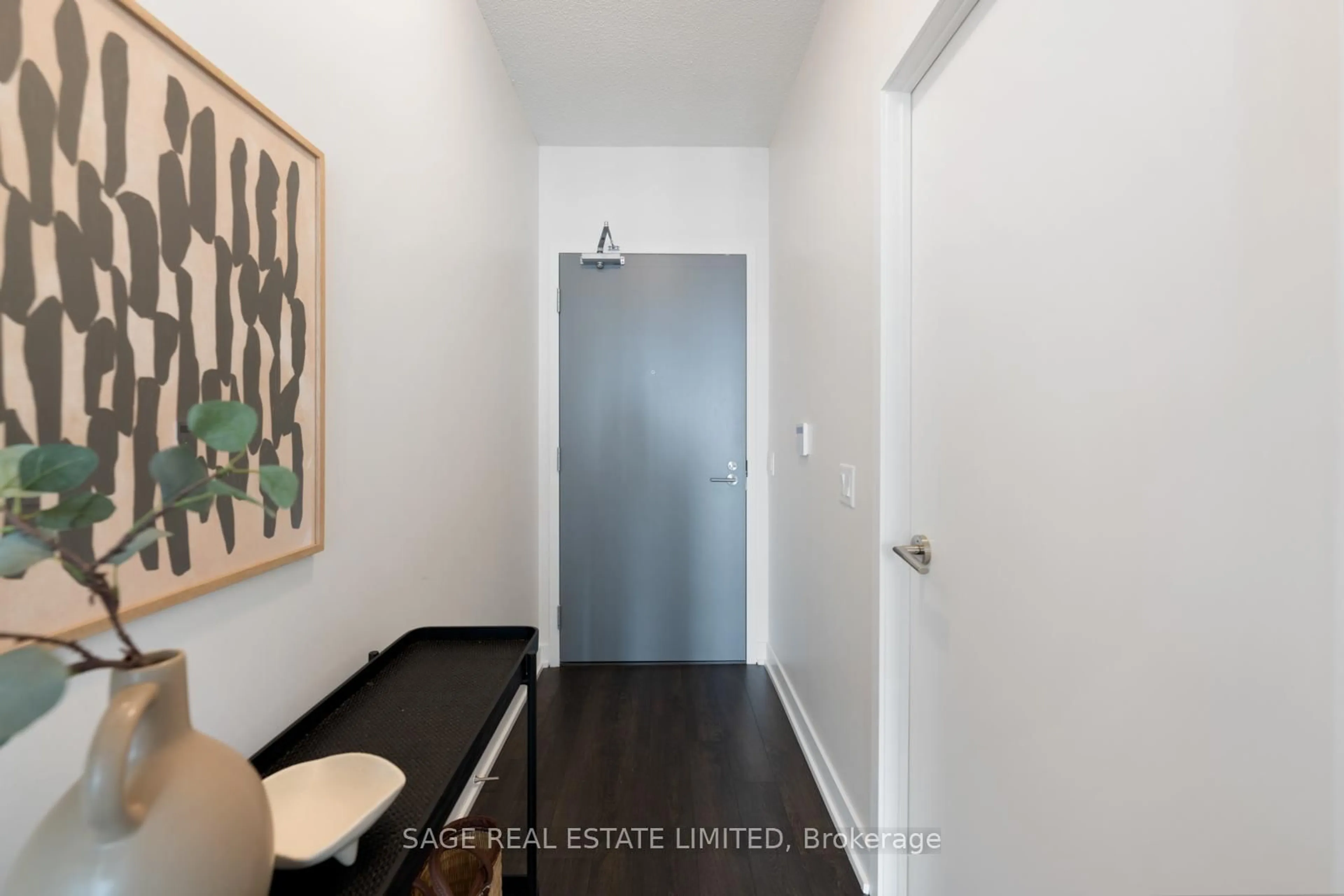 Indoor entryway for 50 O'Neill Rd #519, Toronto Ontario M3C 0R1