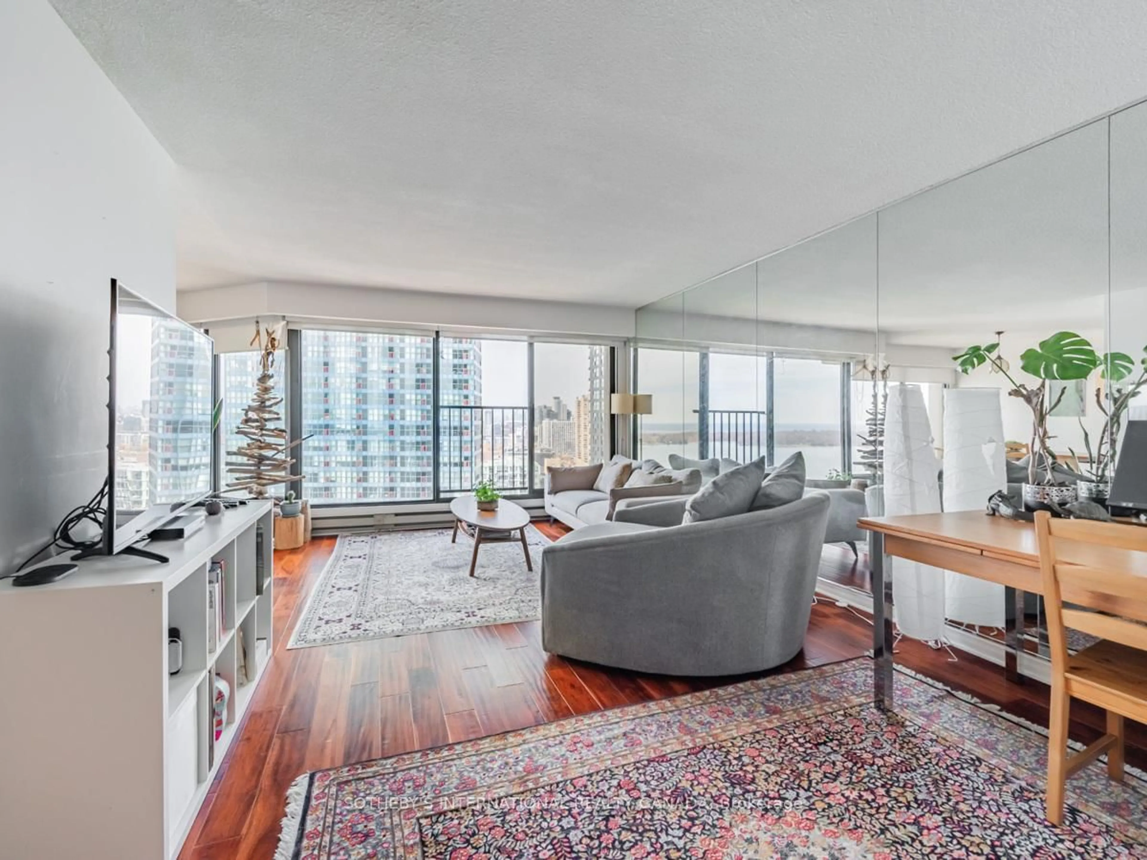 Living room with furniture, unknown for 65 Harbour Sq #2204, Toronto Ontario M5J 2L4