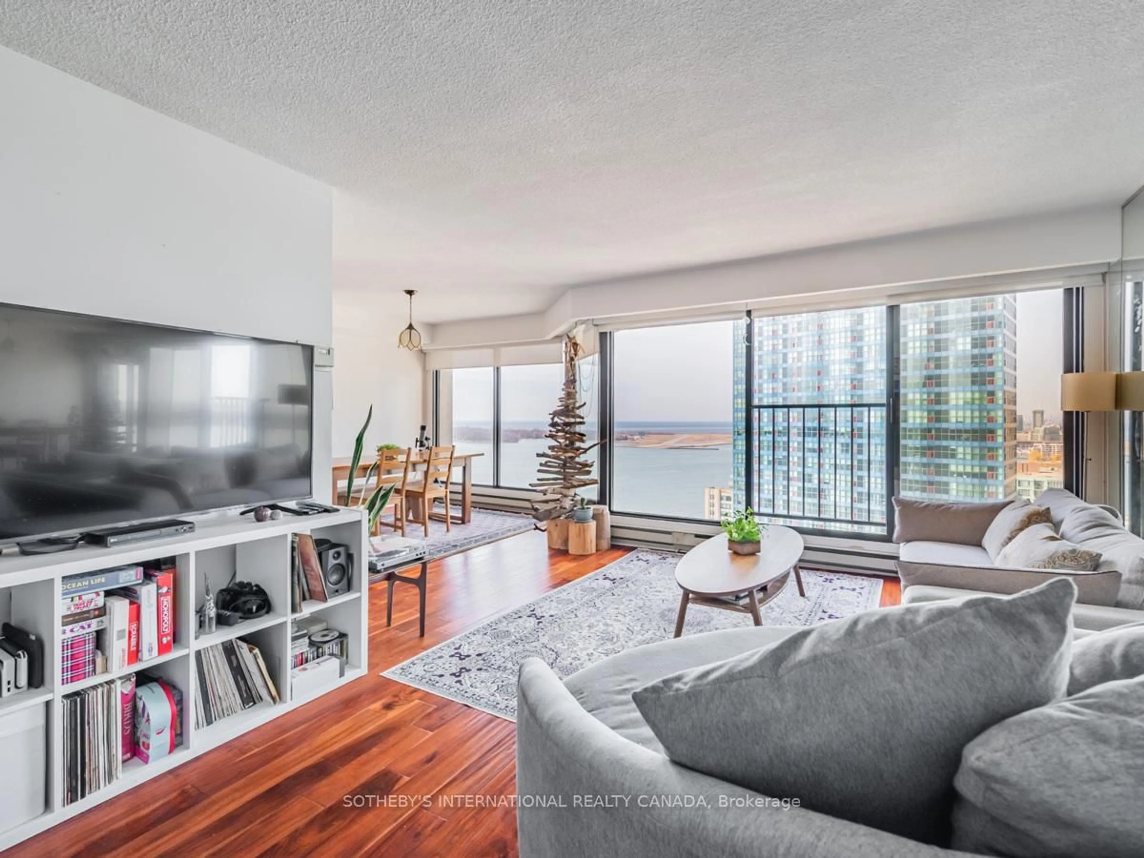 Living room with furniture, unknown for 65 Harbour Sq #2204, Toronto Ontario M5J 2L4