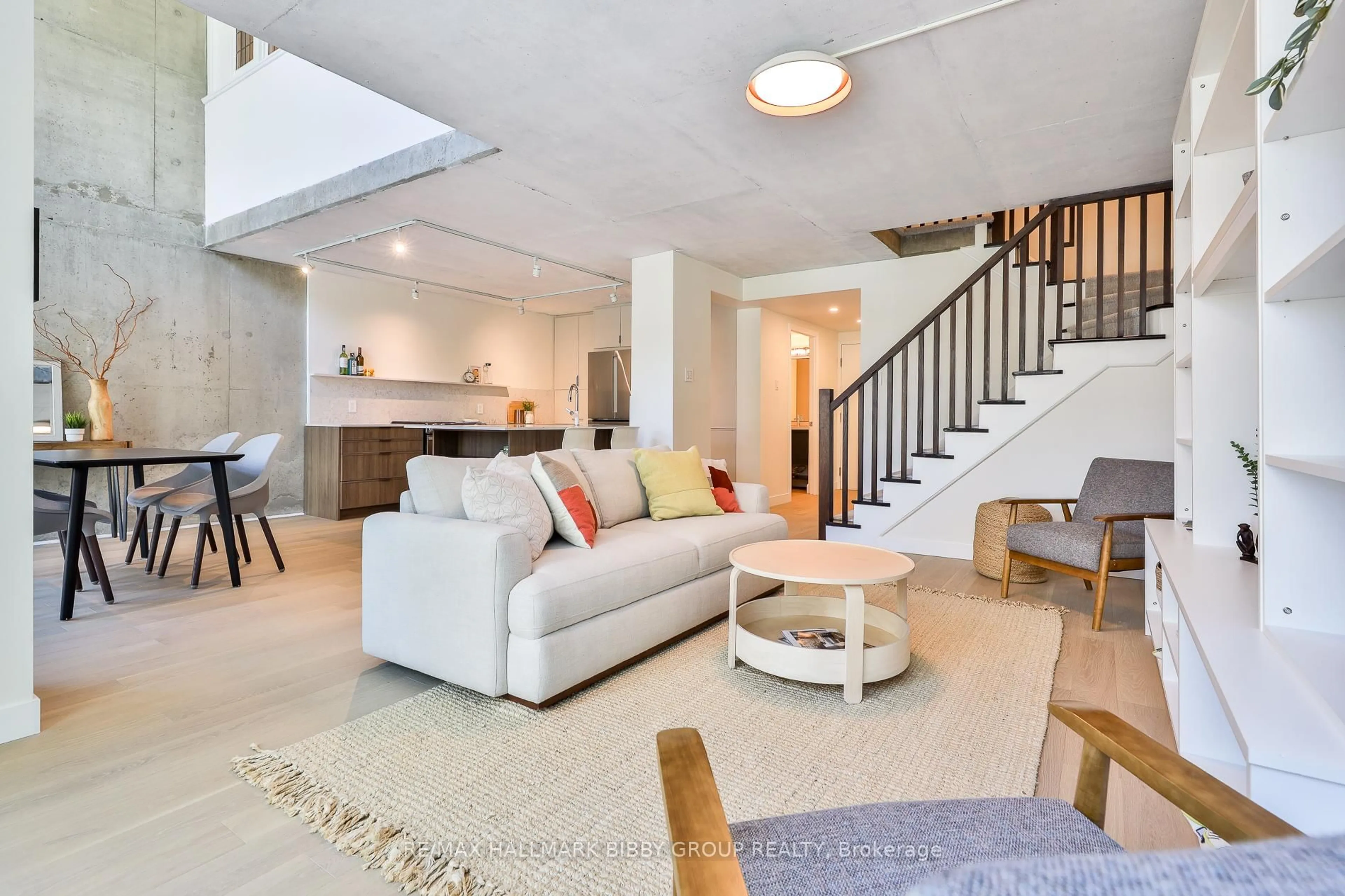 Living room with furniture, unknown for 954 King St #330, Toronto Ontario M6K 3L9