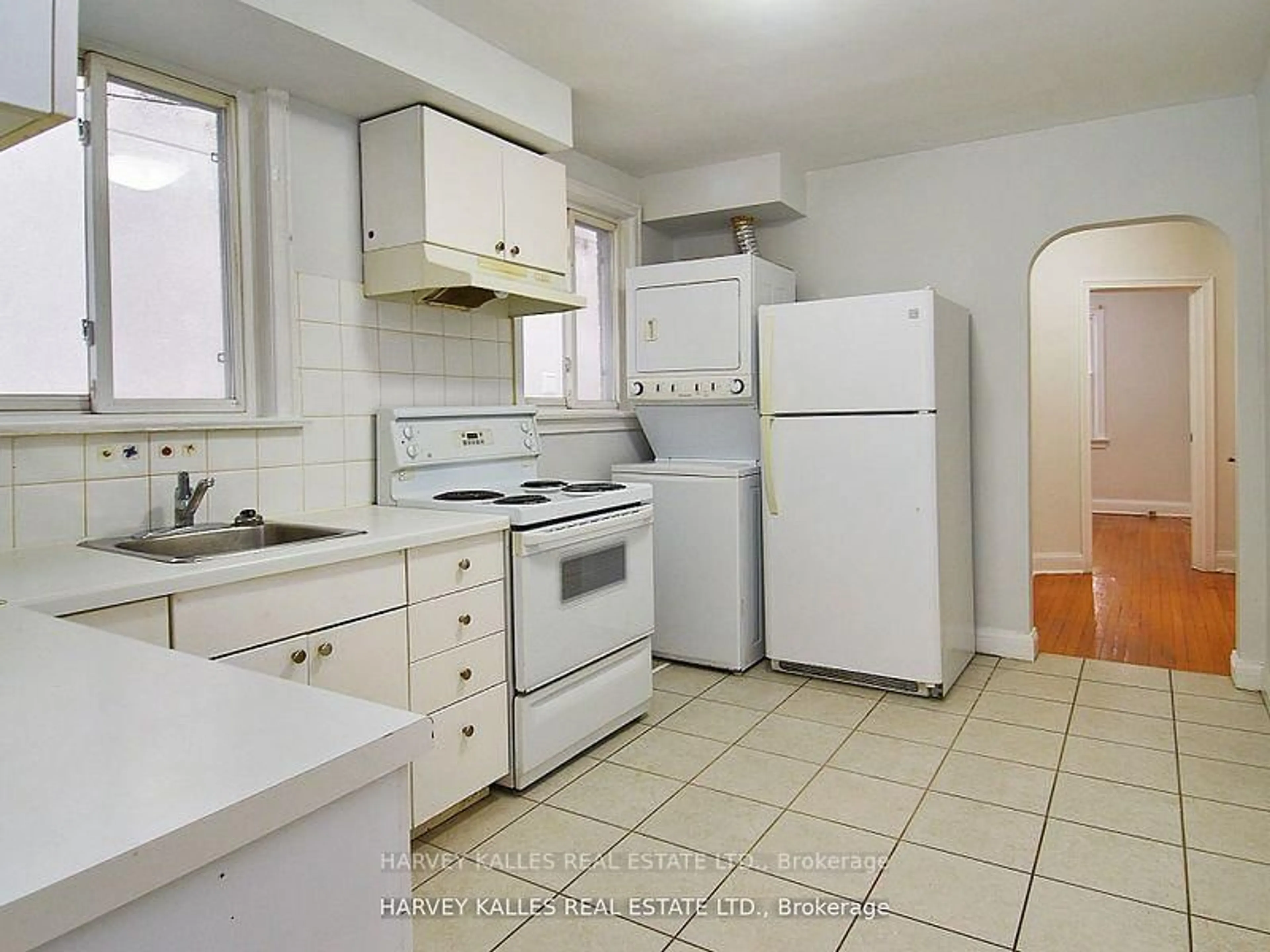 Standard kitchen, ceramic/tile floor for 243 Johnston Ave, Toronto Ontario M2N 1H5