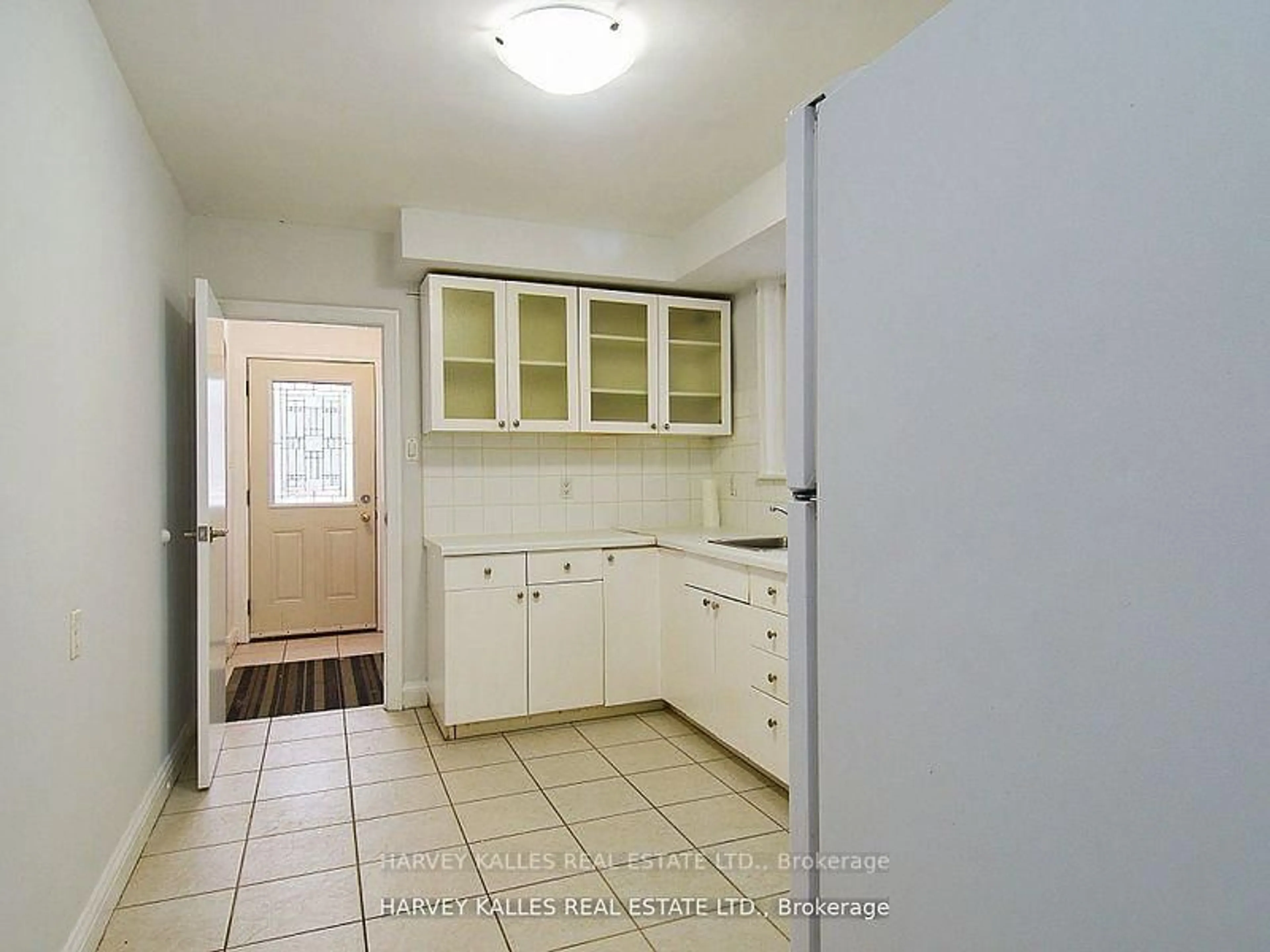 Standard kitchen, ceramic/tile floor for 243 Johnston Ave, Toronto Ontario M2N 1H5