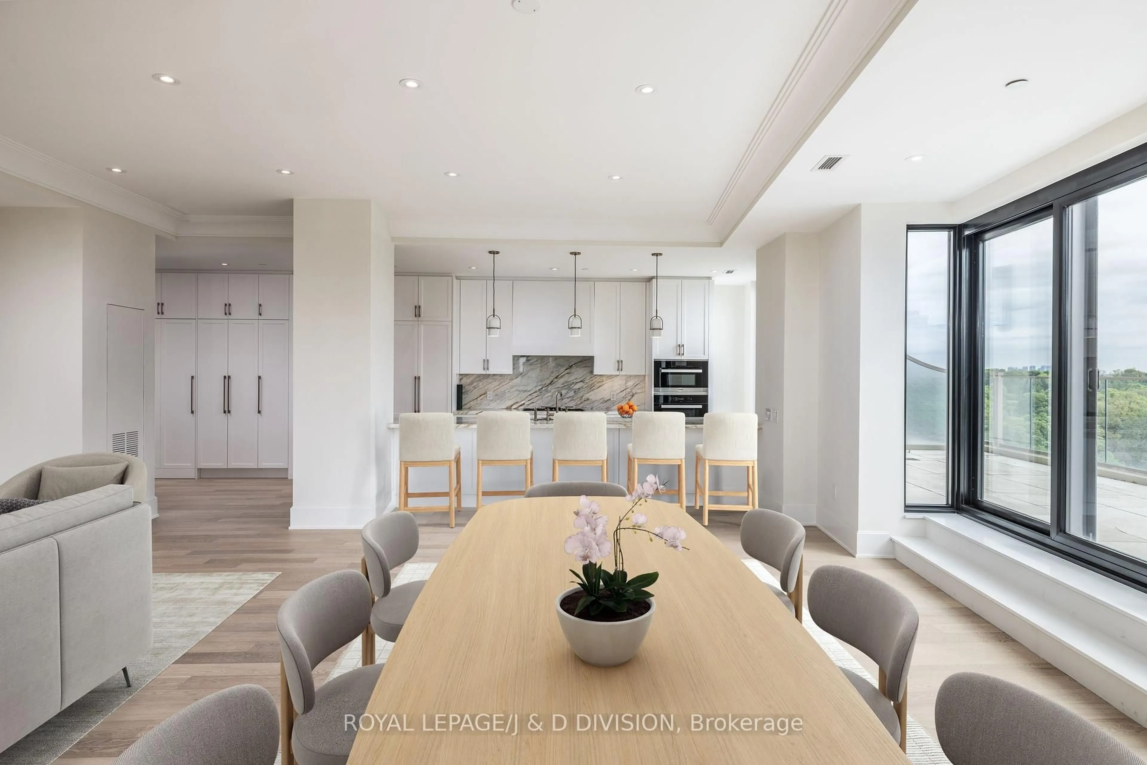 Unknown for 1 Strathgowan Ave #804, Toronto Ontario M4N 0B3