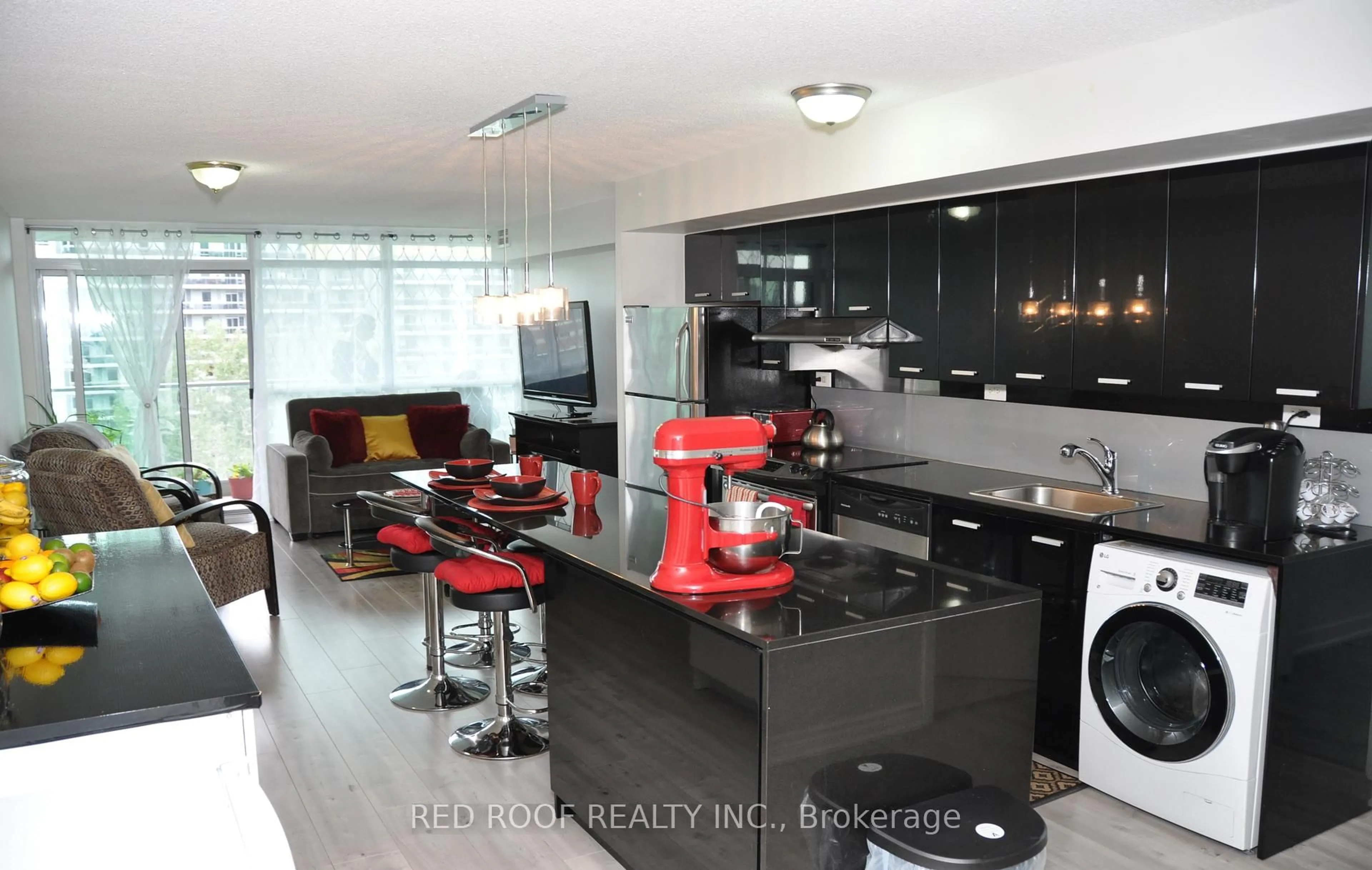 Contemporary kitchen, ceramic/tile floor for 33 Singer Crt #711, Toronto Ontario M2K 0B4