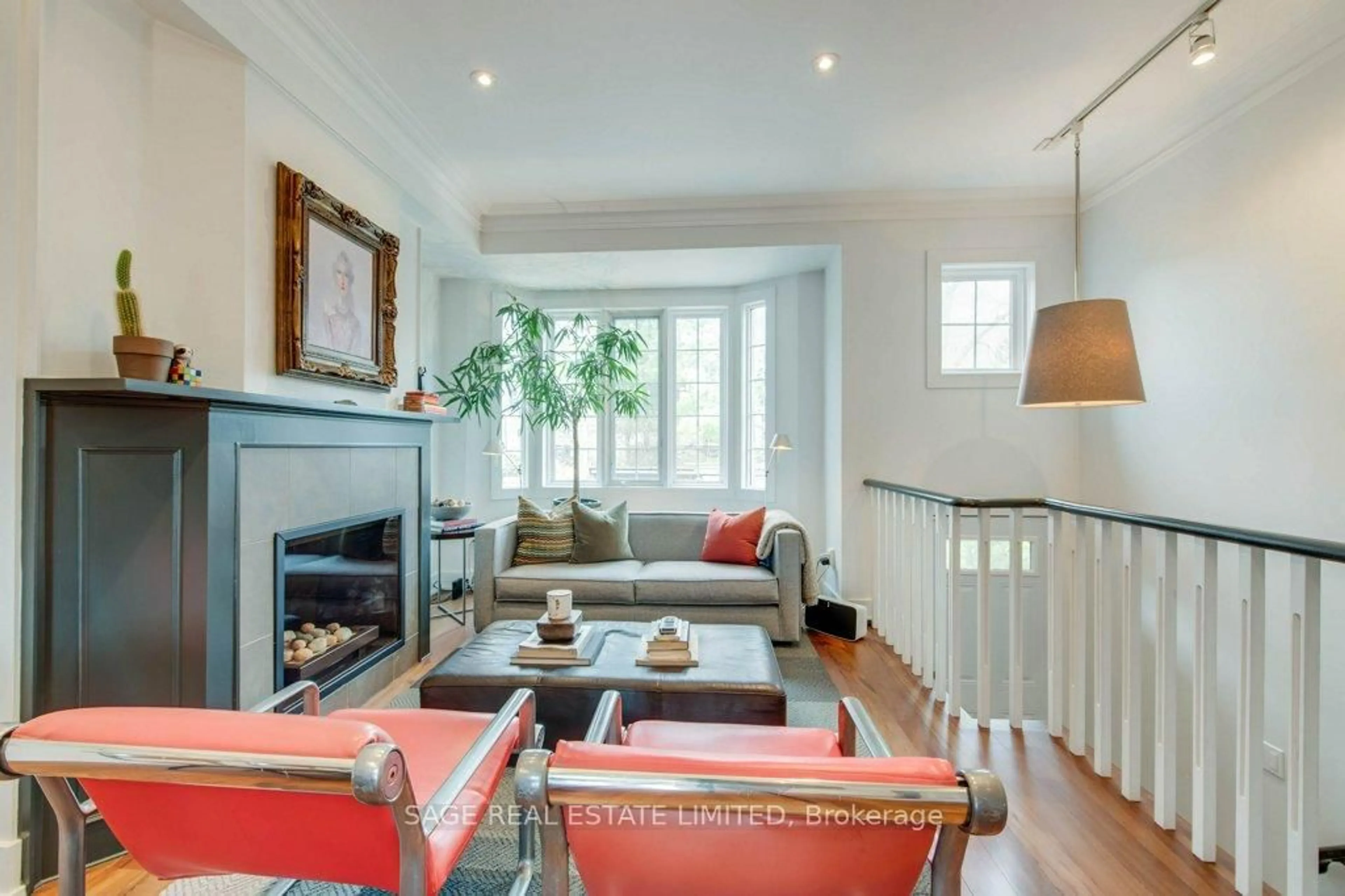 Living room with furniture, wood/laminate floor for 35A Spruce St, Toronto Ontario M5A 2H8