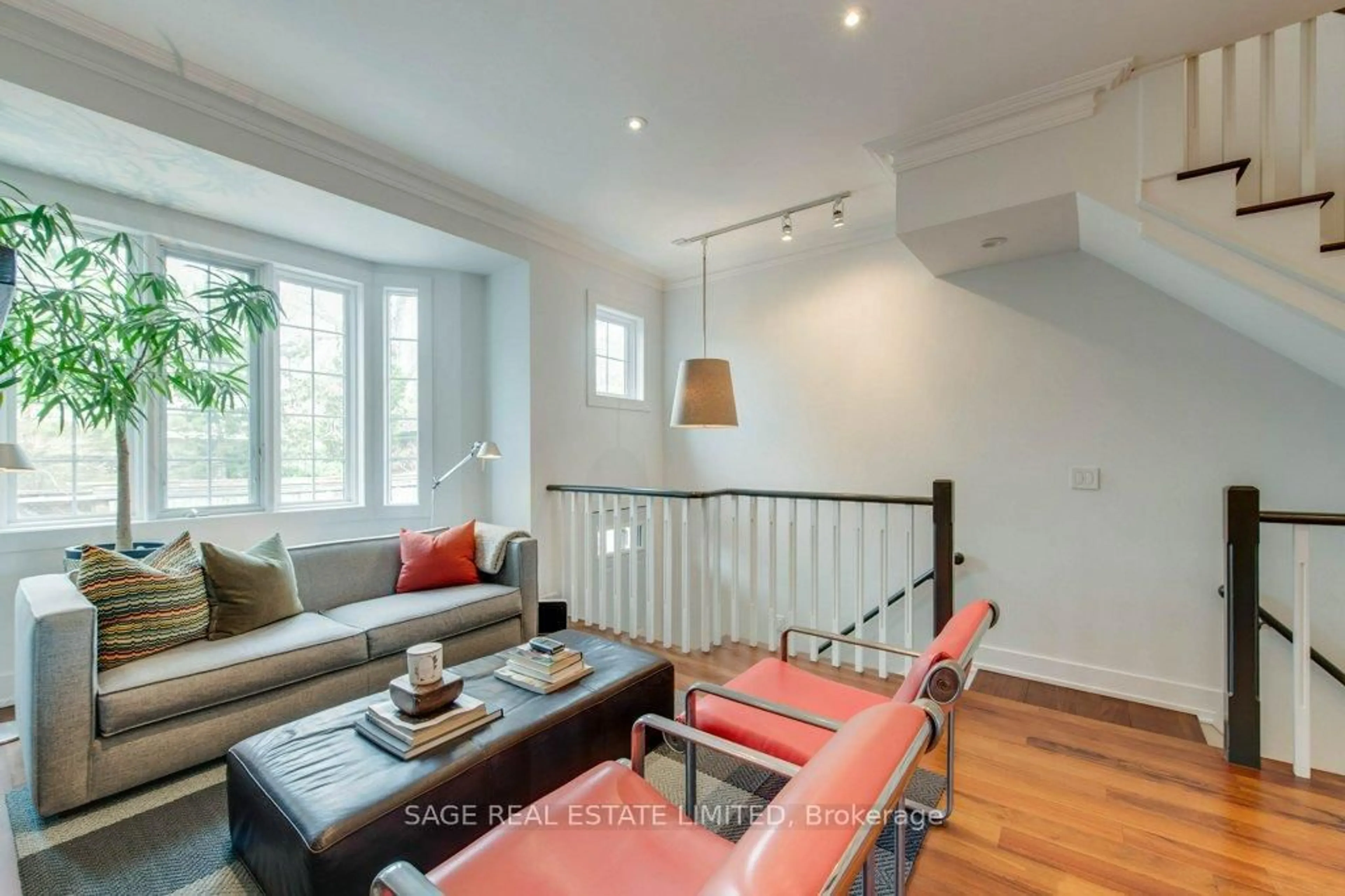 Living room with furniture, wood/laminate floor for 35A Spruce St, Toronto Ontario M5A 2H8