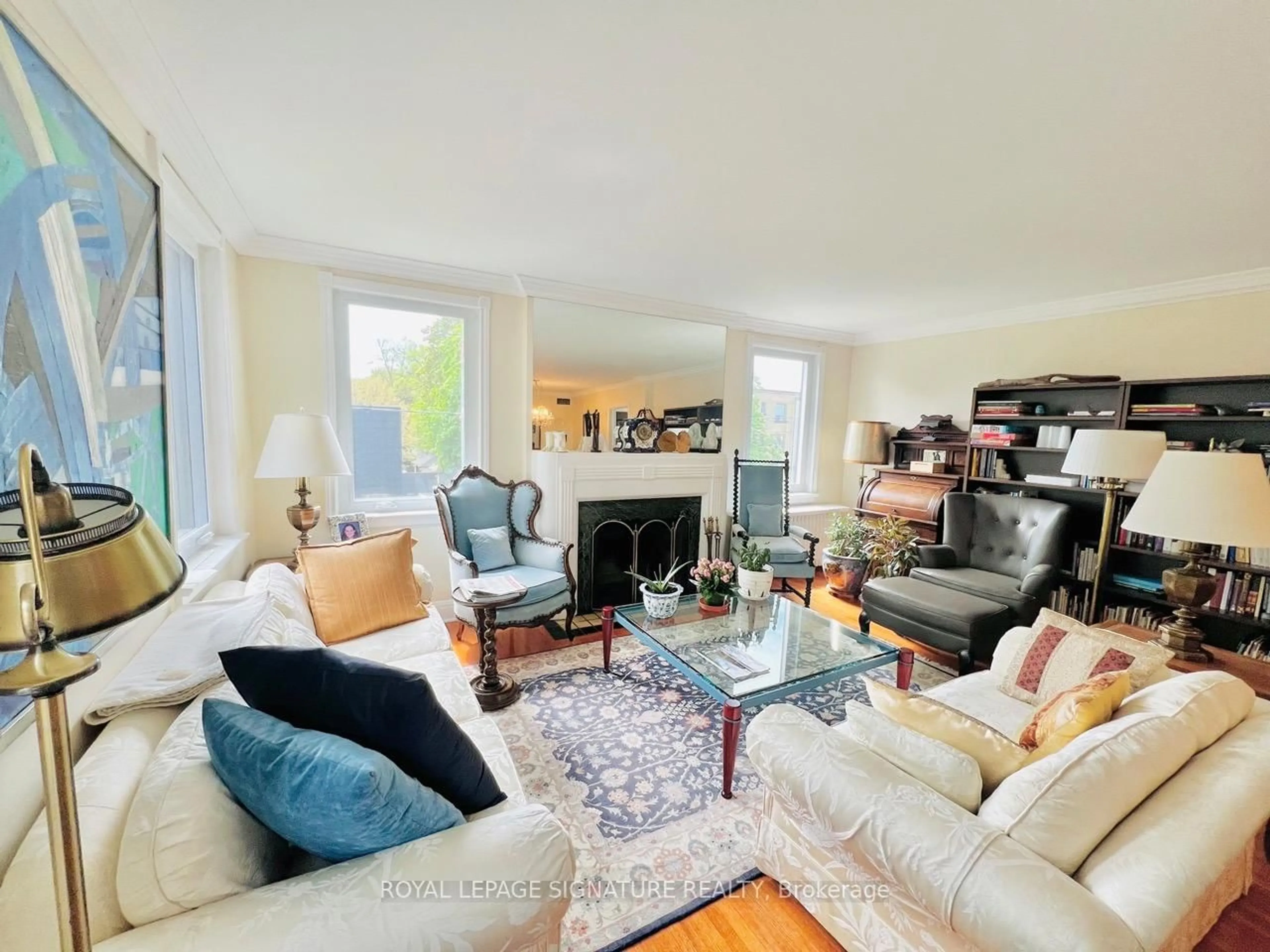 Living room with furniture, unknown for 24 College View Ave, Toronto Ontario M5P 1J4