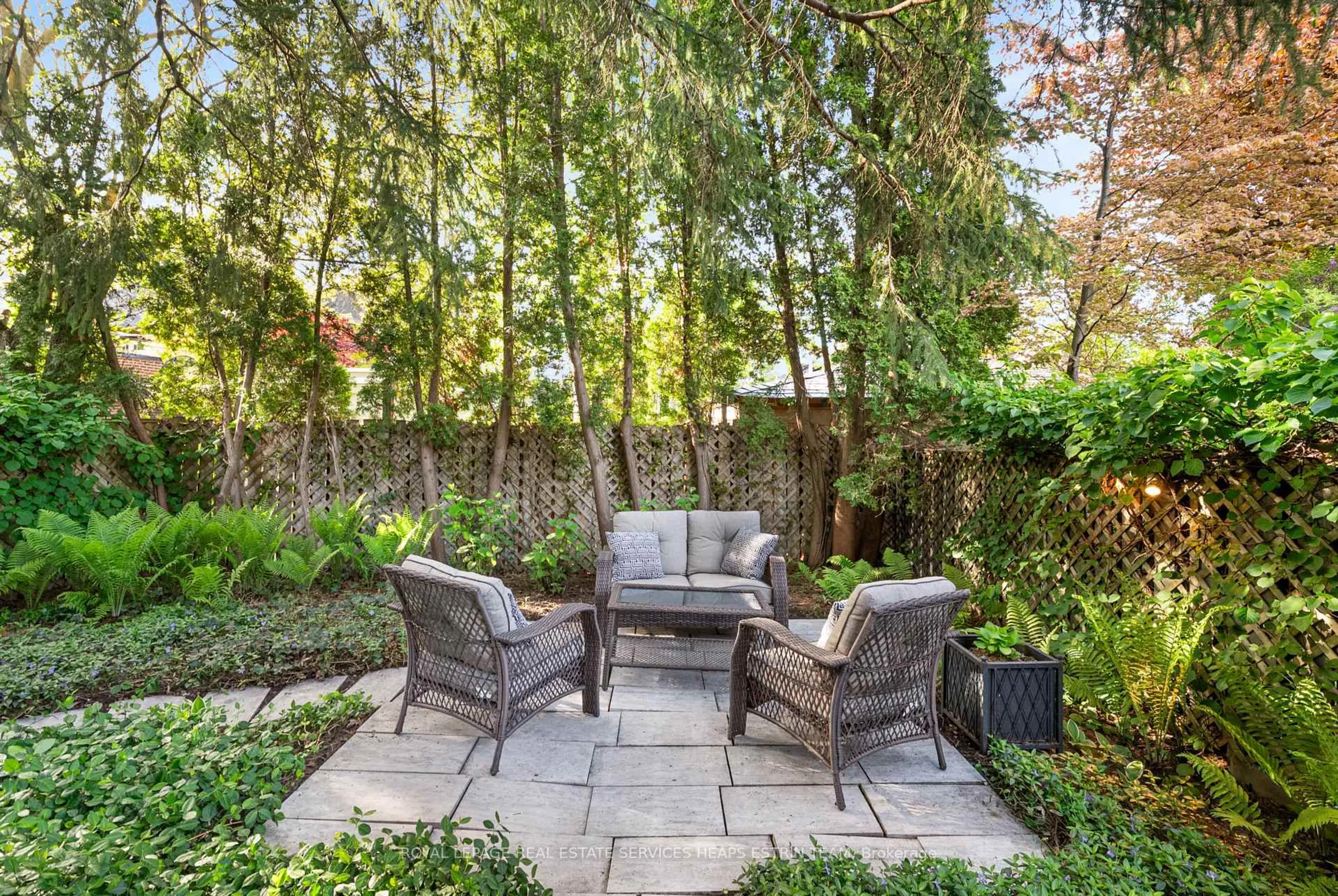 Patio, street for 418 St Clair Ave, Toronto Ontario M4T 1P5