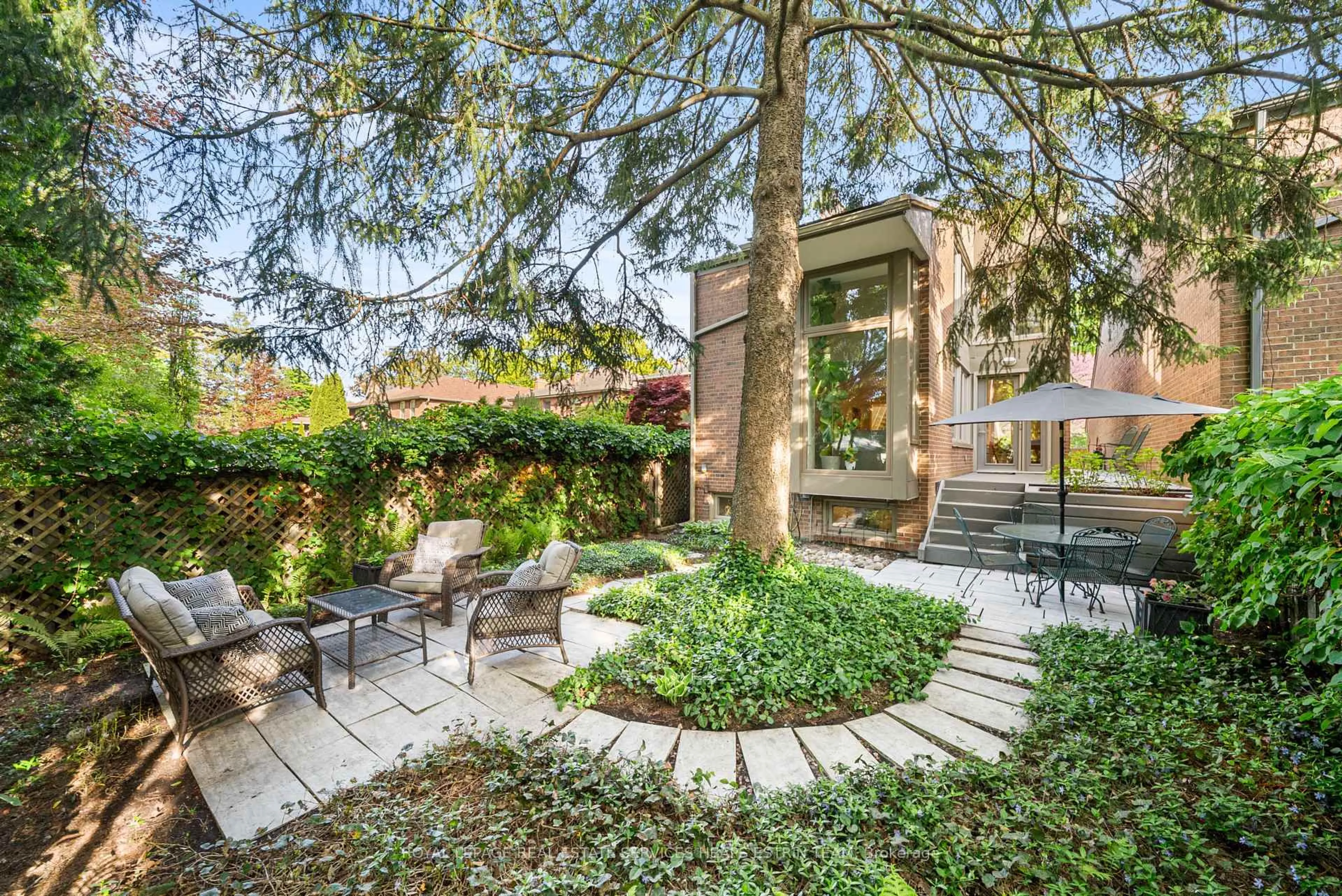 Patio, street for 418 St Clair Ave, Toronto Ontario M4T 1P5