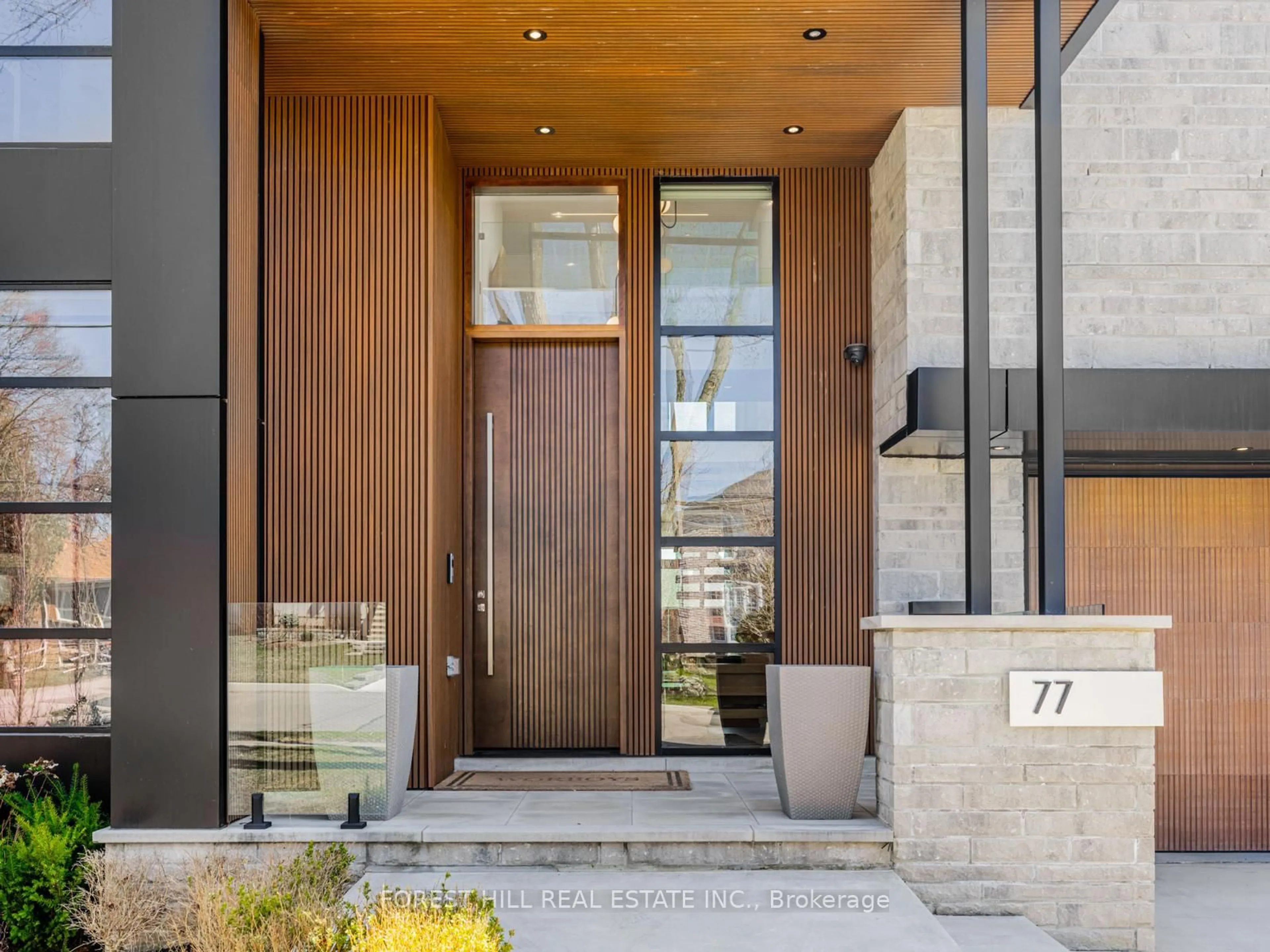 Indoor entryway for 77 Risebrough Ave, Toronto Ontario M2M 2E2