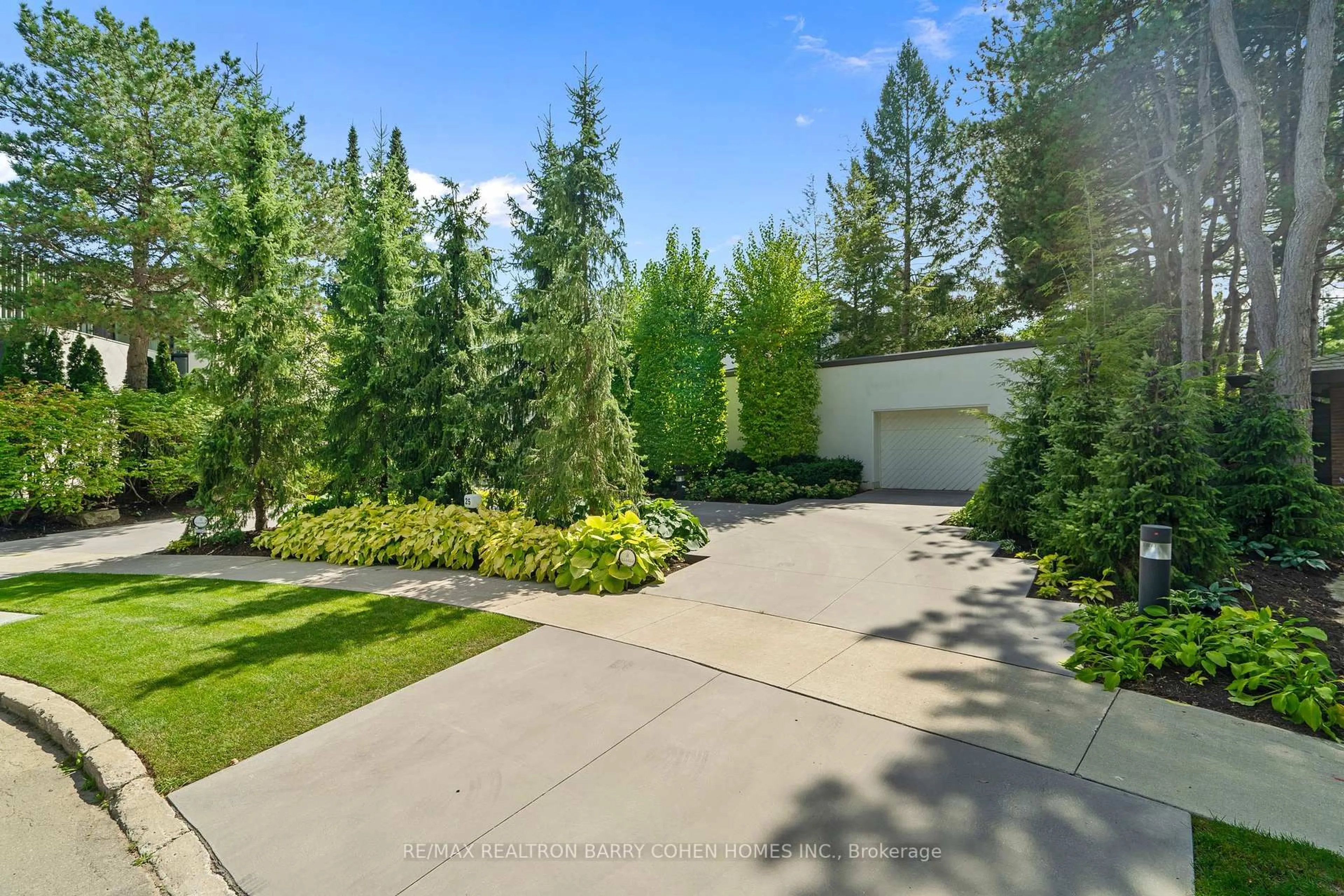 A pic from outside/outdoor area/front of a property/back of a property/a pic from drone, forest/trees view for 25 Misty Cres, Toronto Ontario M3B 1T2