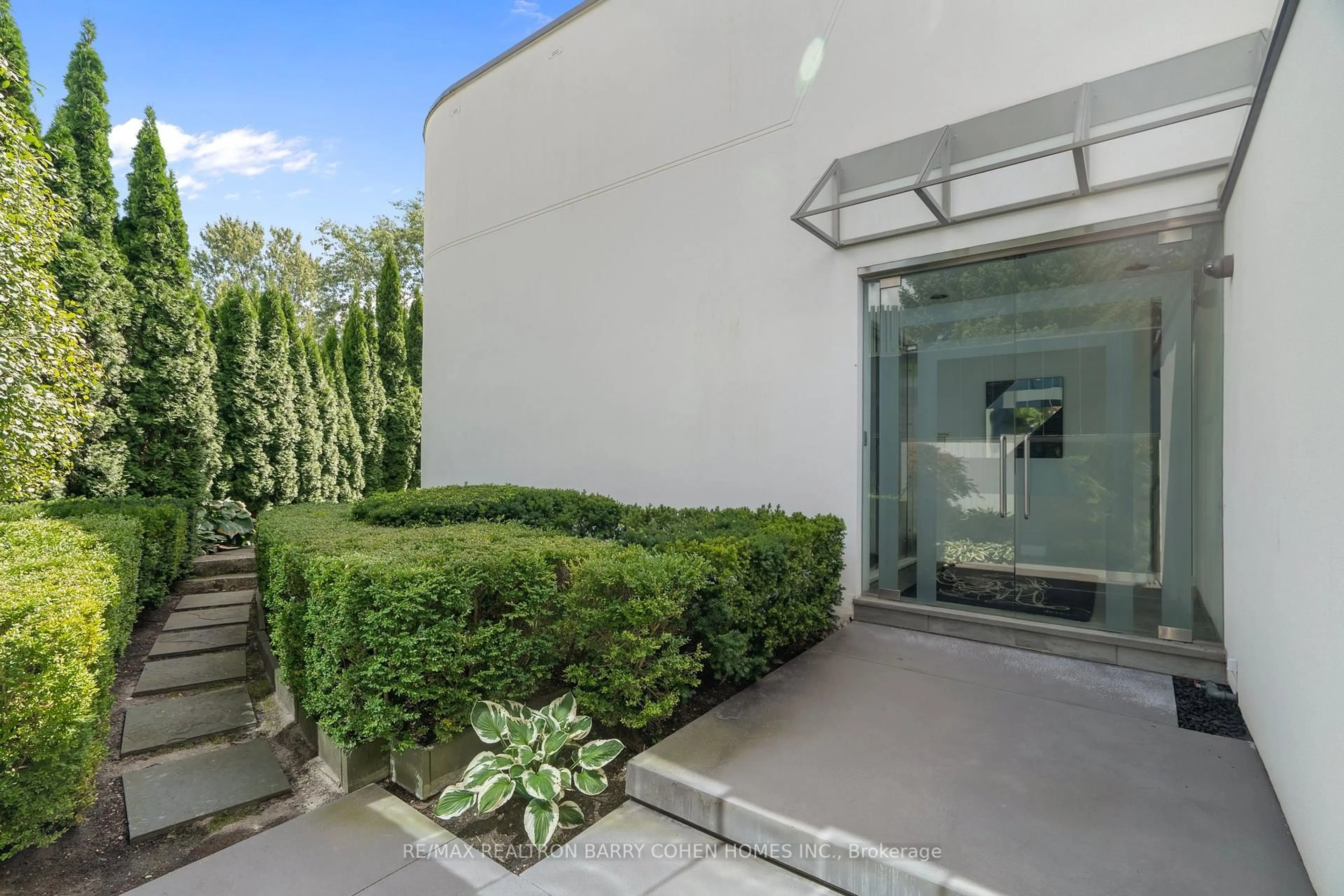 Patio, street for 25 Misty Cres, Toronto Ontario M3B 1T2
