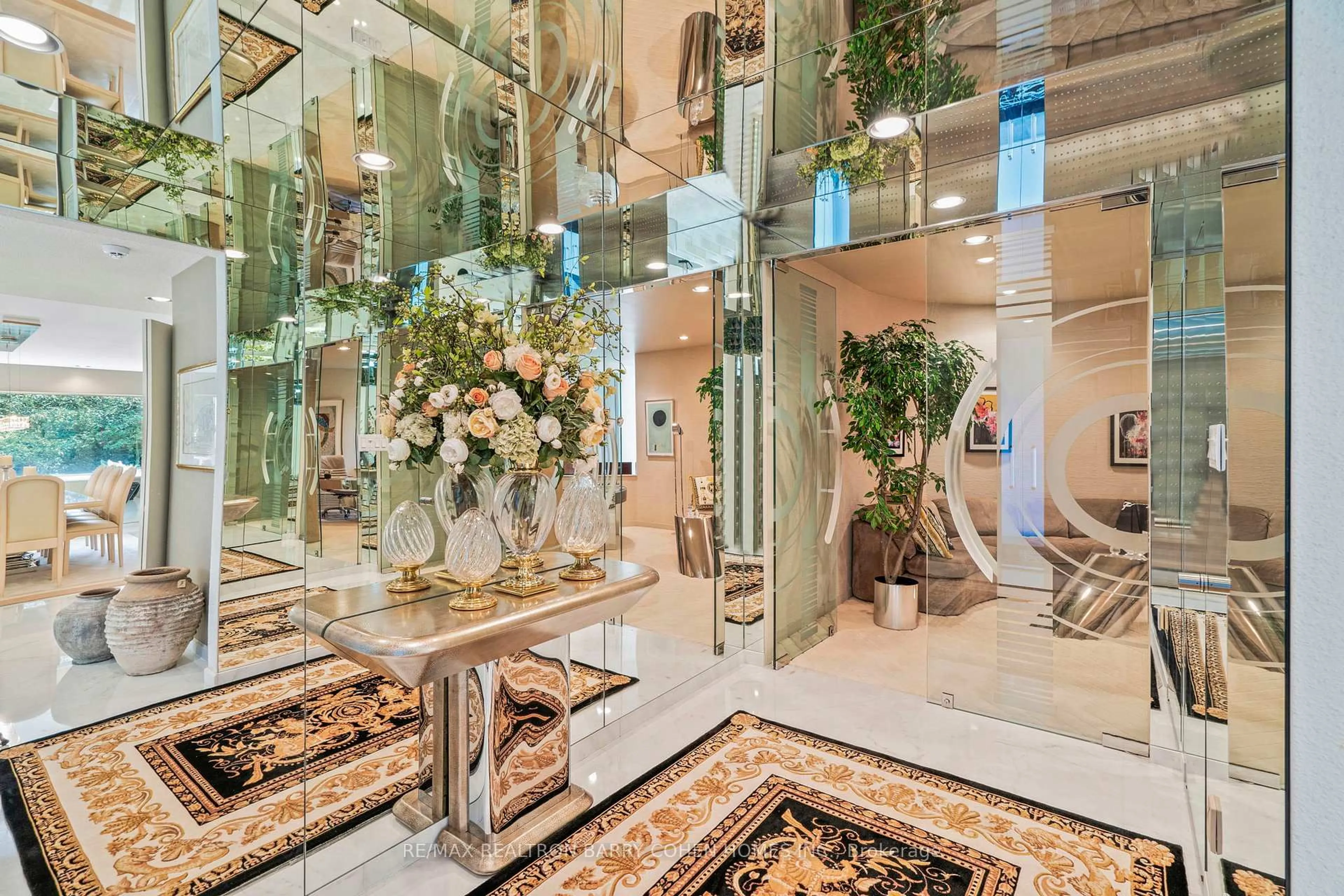 Indoor foyer for 25 Misty Cres, Toronto Ontario M3B 1T2