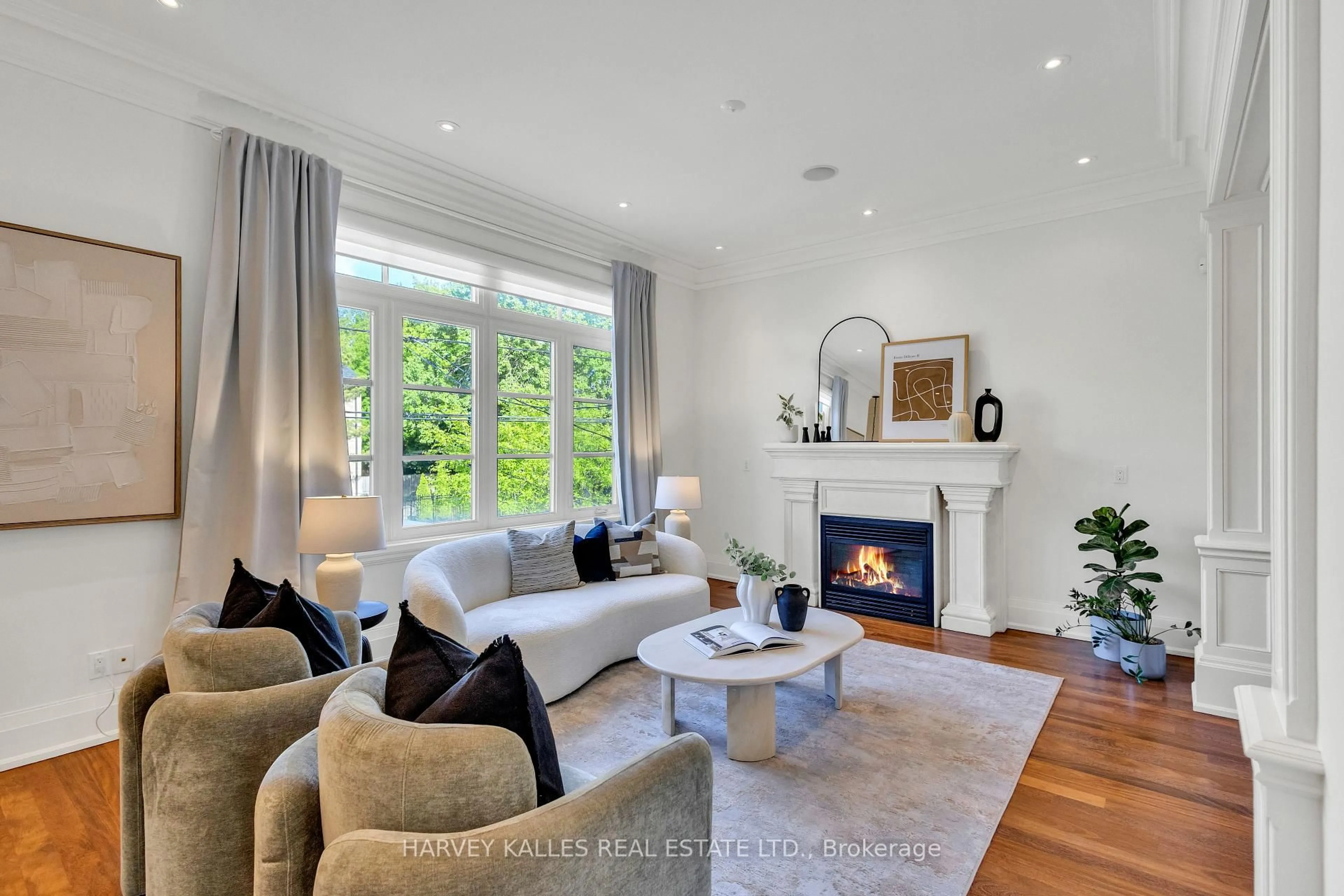 Living room with furniture, unknown for 10 Easton Rd, Toronto Ontario M2N 2L3