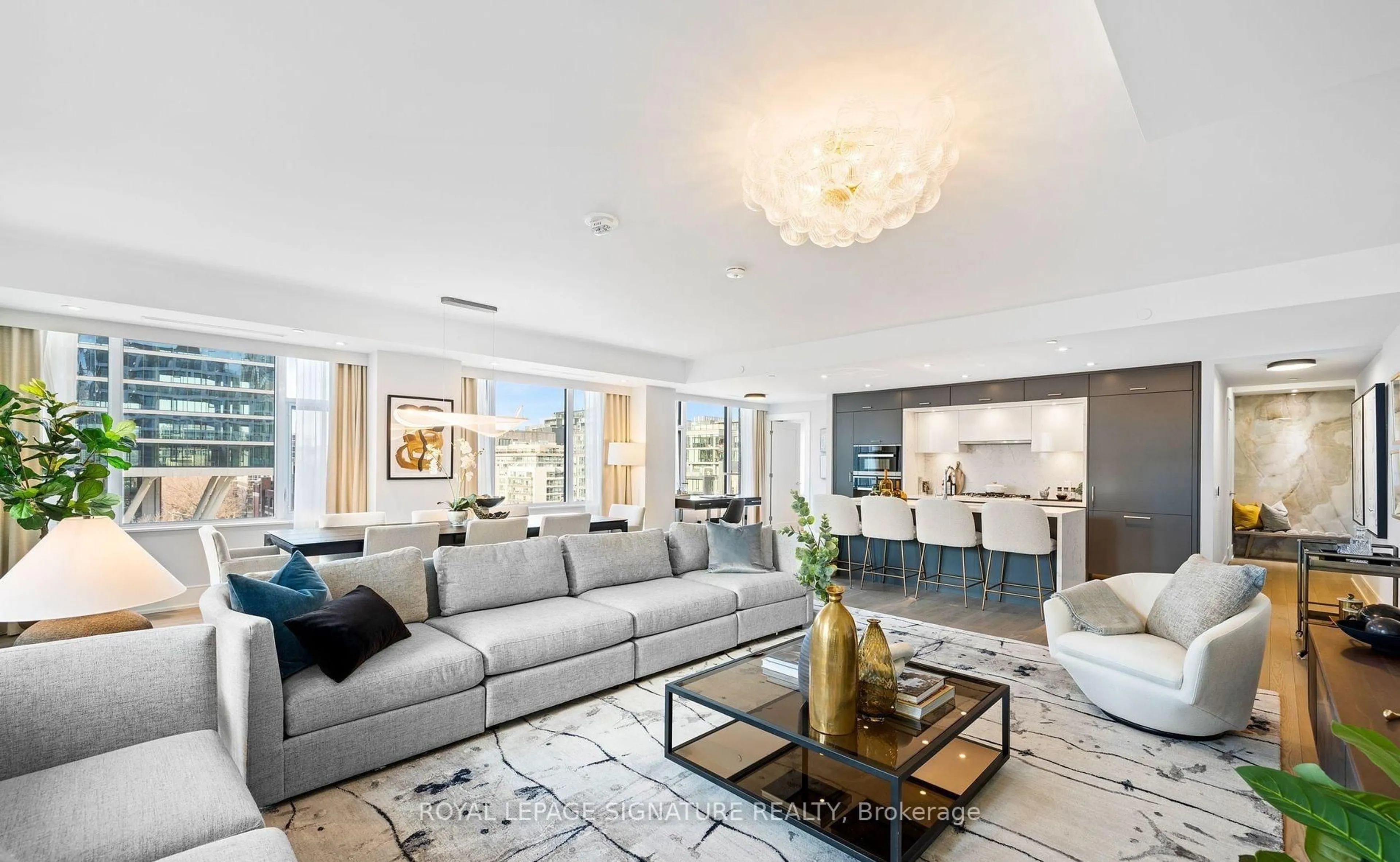 Living room with furniture, unknown for 455 Wellington St #608, Toronto Ontario M5V 0V8