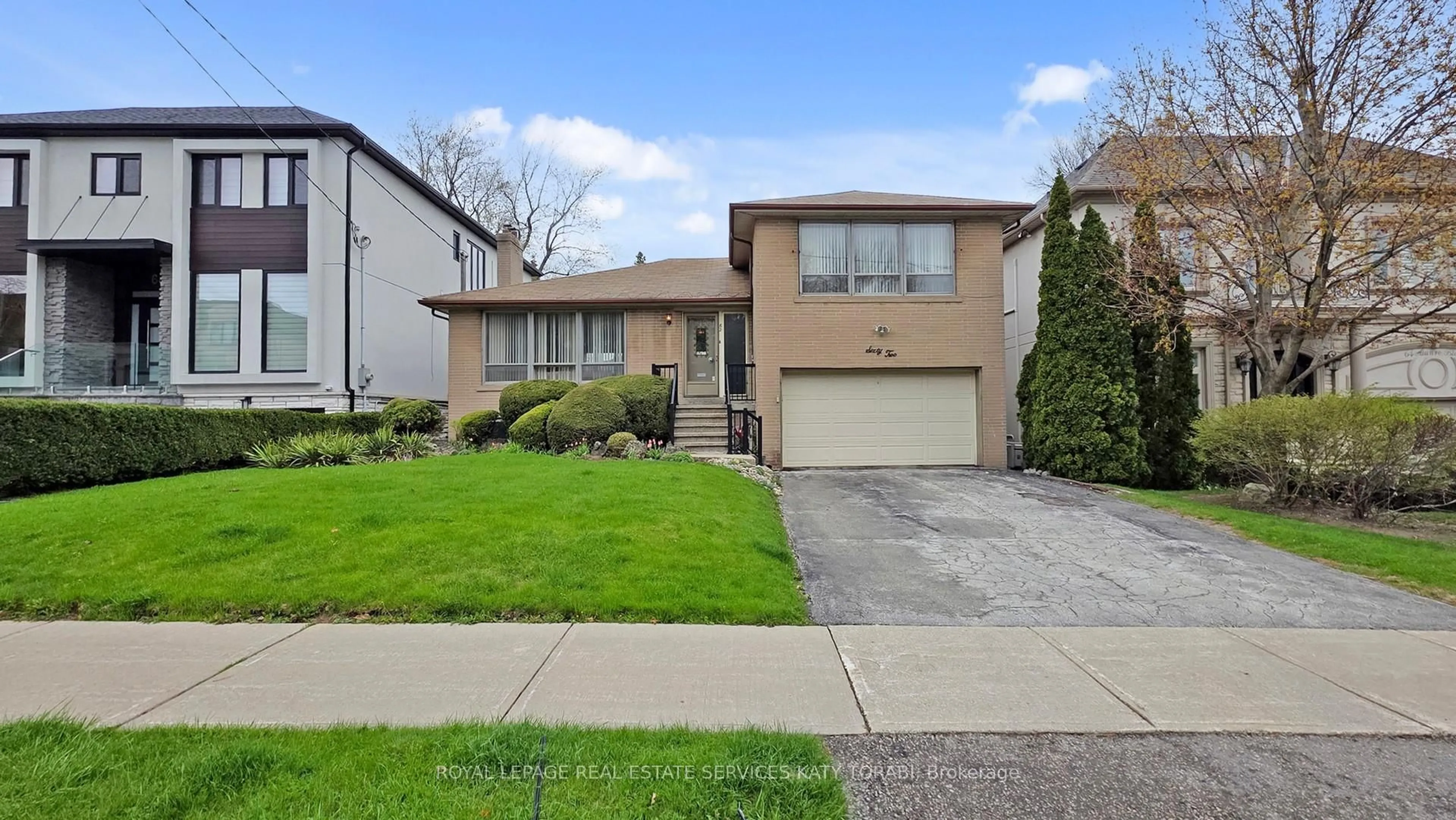 Unknown for 62 Munro Blvd, Toronto Ontario M2P 1C2