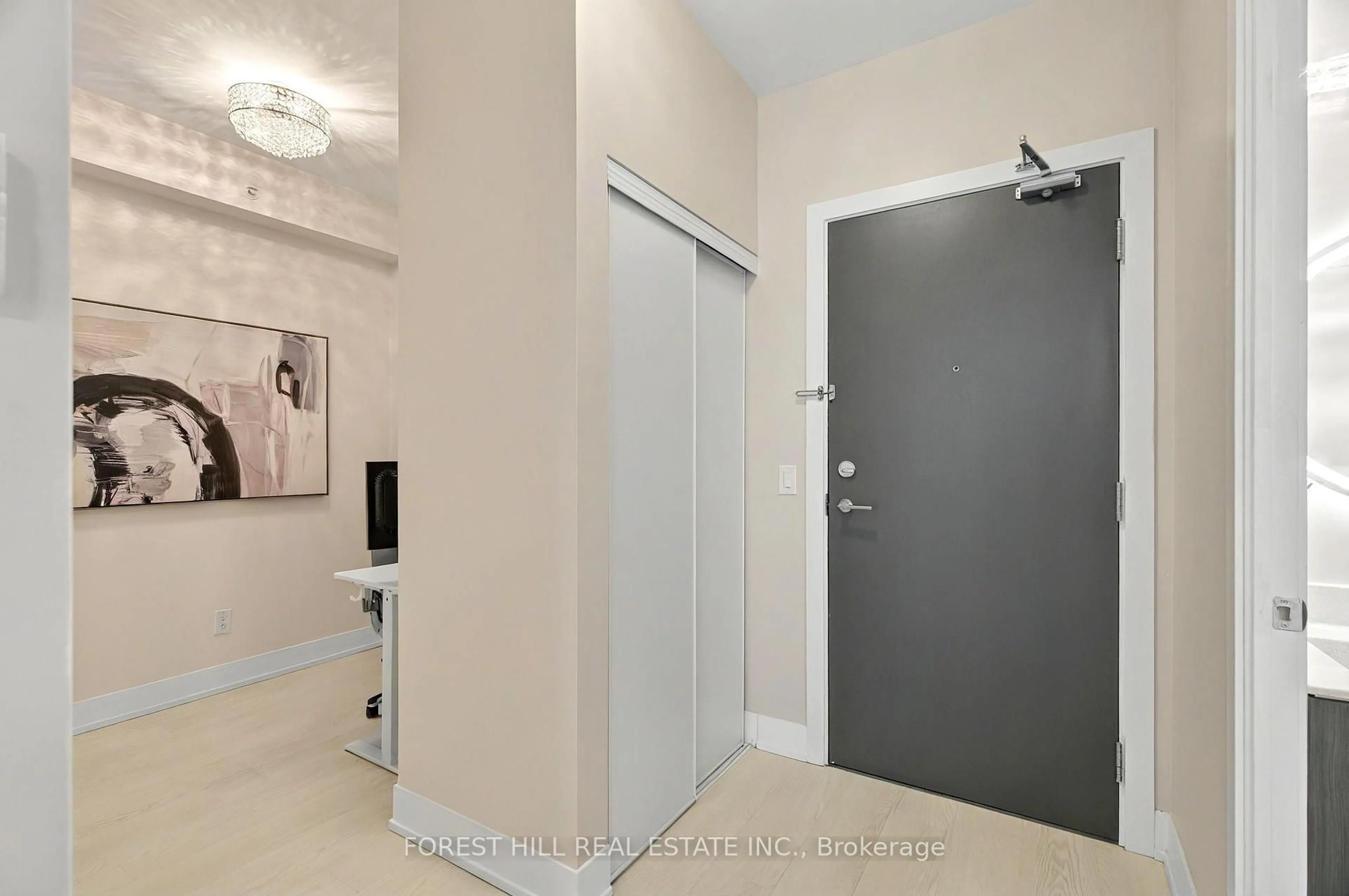 Indoor entryway for 68 Merton St #502, Toronto Ontario M4S 1A1